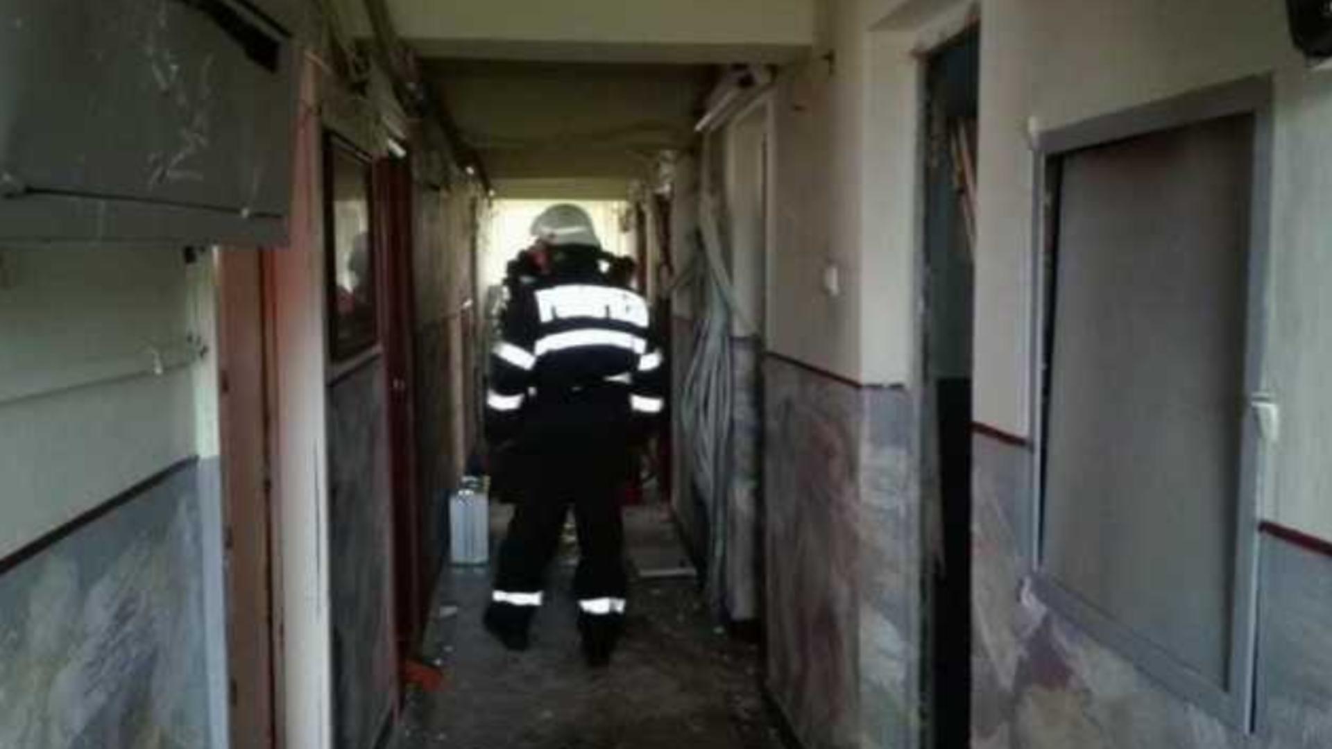Explozie puternică într-un bloc din Buzău! Un bărbat a suferit arsuri grave - Verificări pentru scurgeri de gaze