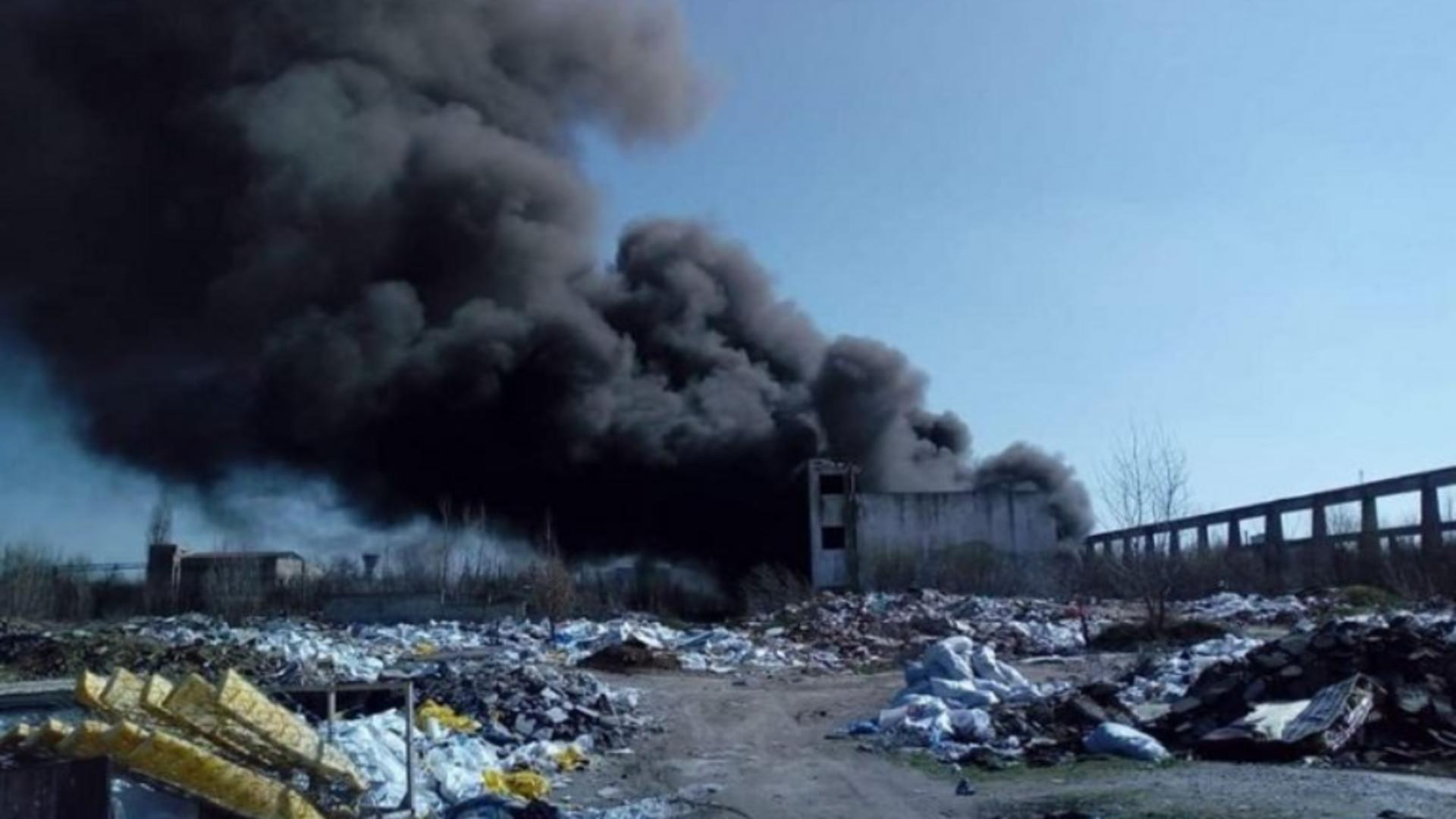 Control în Bălteni, raiul arderilor ilegale din Dâmbovița! Sute de polițiști verifică autorizațiile de mediu
