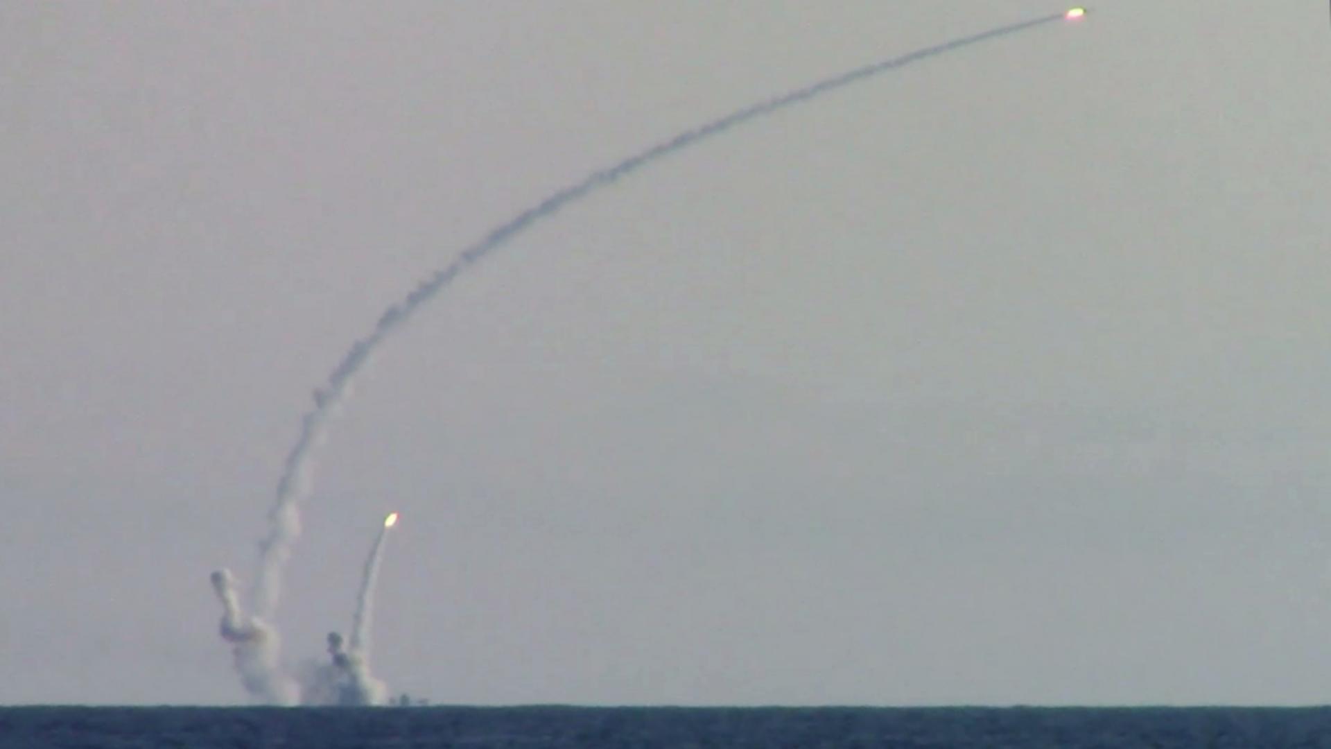 Rusia aruncă în luptă și rachetele Kalibr. Foto/Profimedia