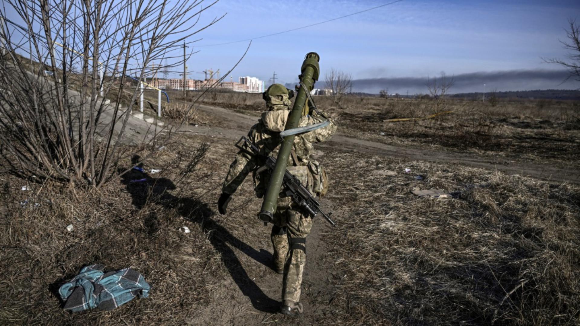 Mulți bărbați ucraineni fug de armată și război. Foto/Profimedia