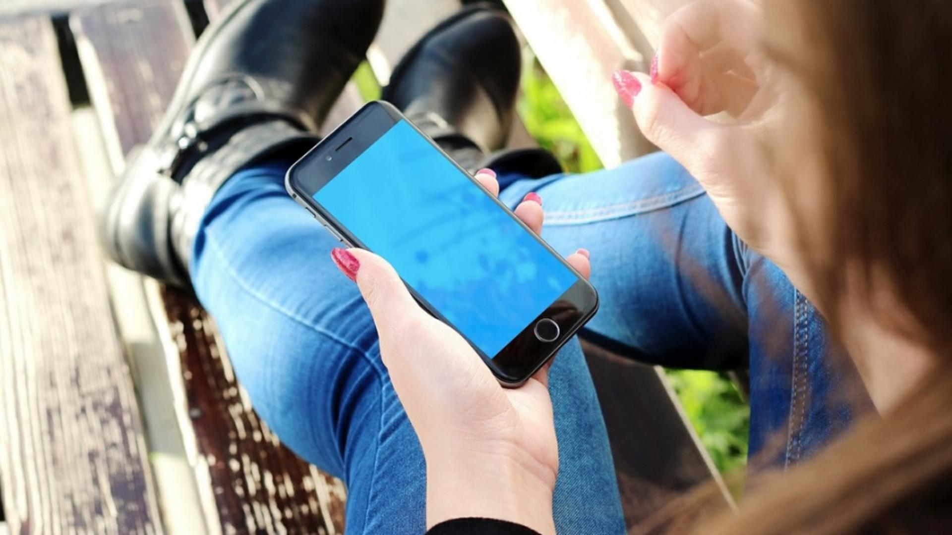Telefoanele românilor, afectate de SMS-uri capcană 