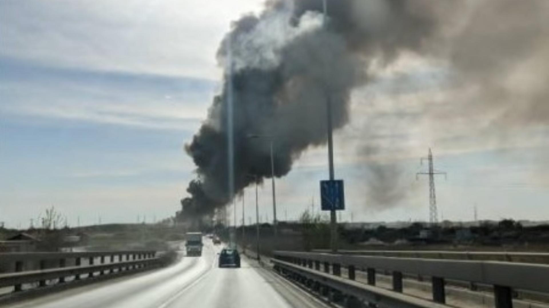 INCENDIU de proporții în Timișoara! O fostă fabrică de țigări a luat foc, degajări mari de FUM