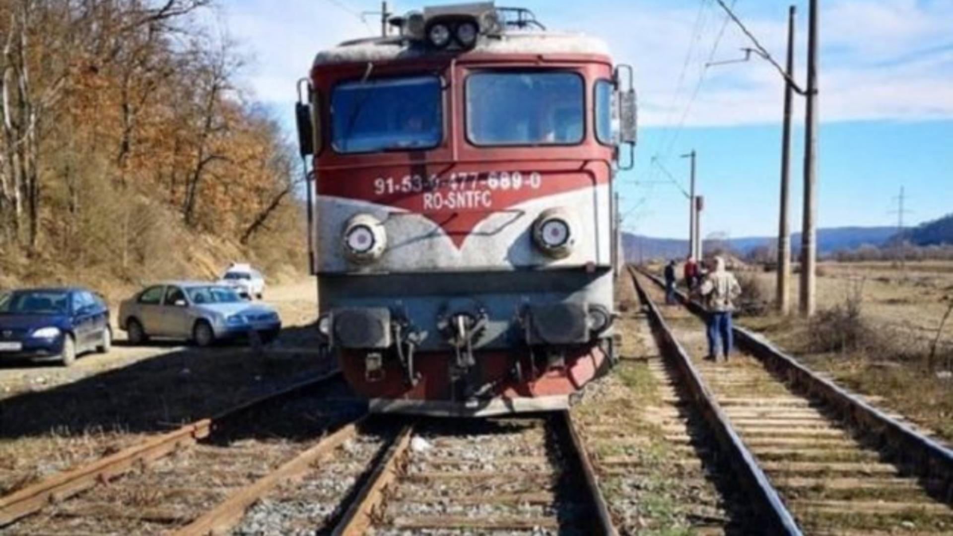 Mașină lovită de tren, la Iași