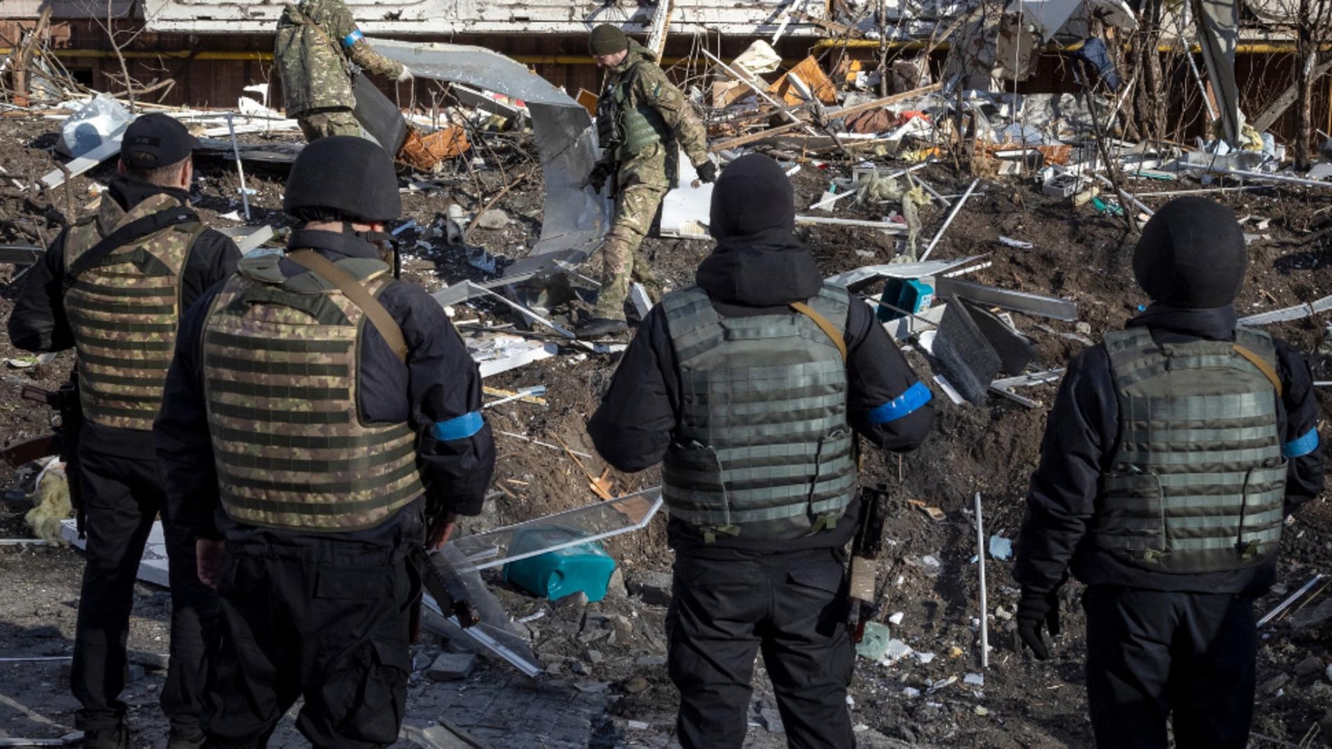 Luptătorii ucraineni capturați în Mariupol, judecați de un „tribunal internațional” din Donețk
