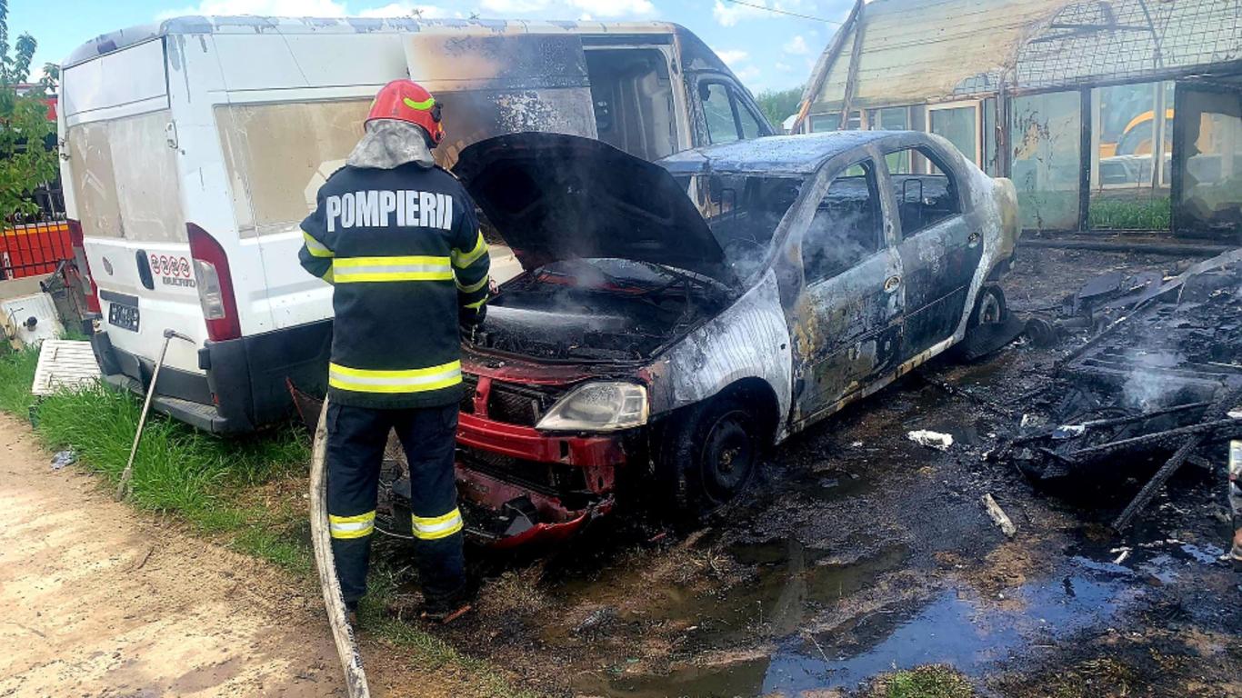 Cat Iei Pe O Mașină La Dezmembrări Incendiu violent la un centru de dezmembrări auto din Giurgiu. Trei