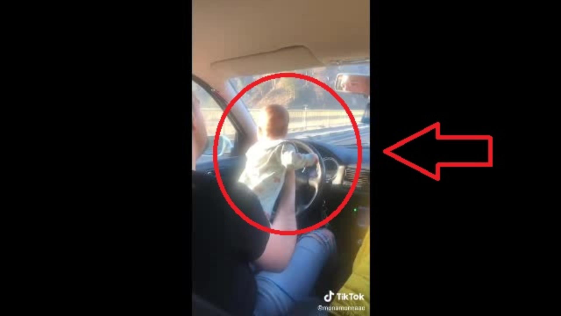 Șofer filmat ținând un BEBELUȘ pe volan, în Vâlcea, în timp ce conduce 