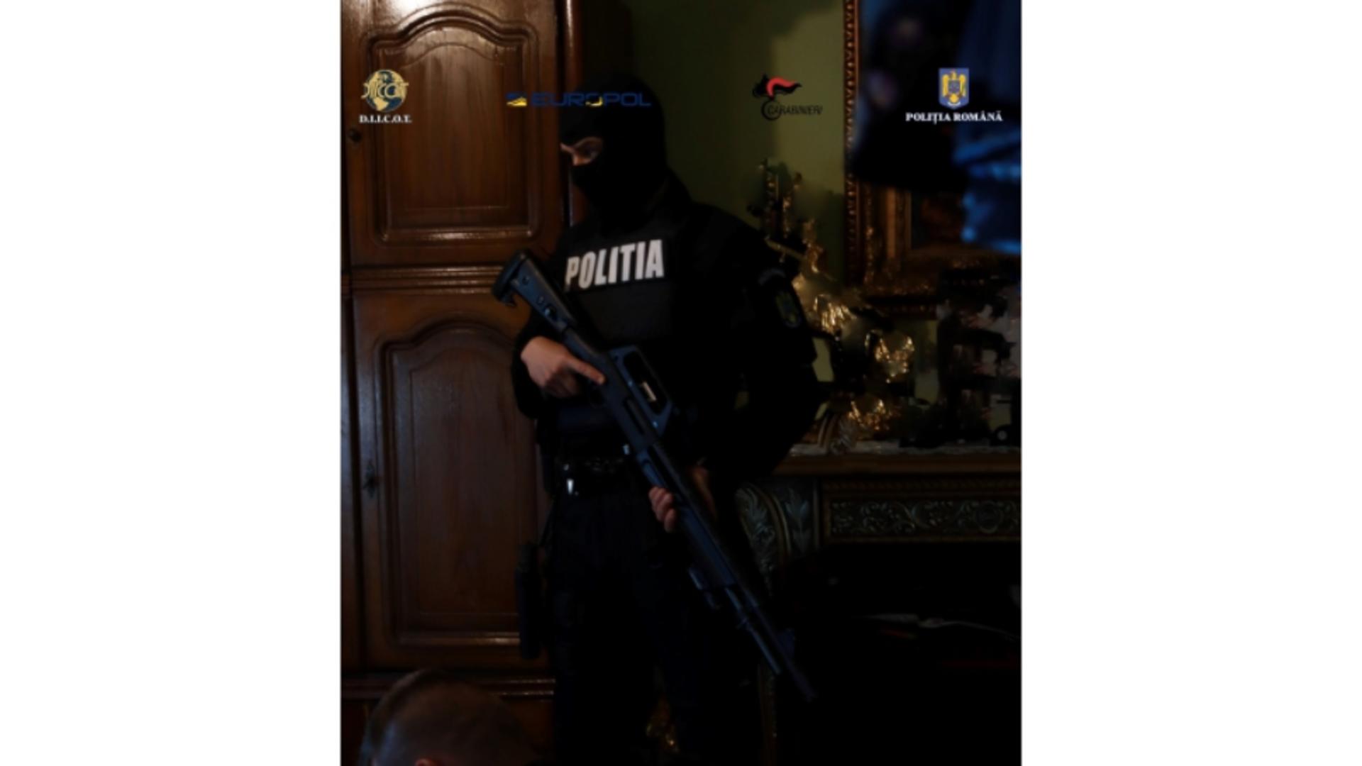 Percheziții/ Poliția Română