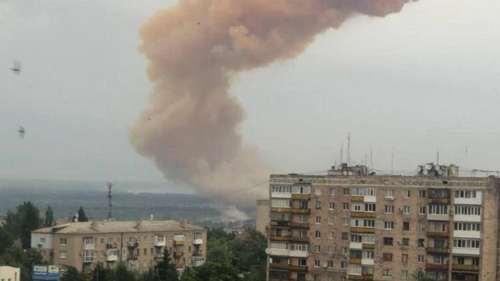 EXPLOZIE în Severodonețk! Depozit cu acid azotic, aruncat în aer de ruși: Nor de fum galben TOXIC