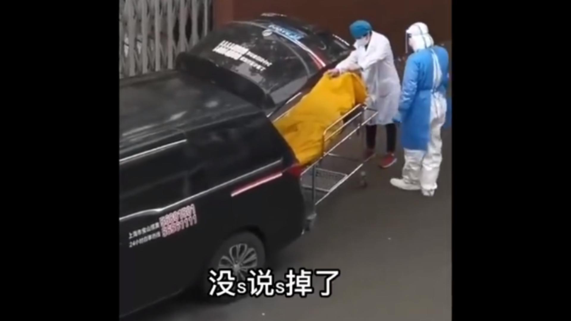 CARANTINA din Shanghai a ajuns la APOGEU: un om a fost declarat mort, deși era viu – imaginile DISPERĂRII