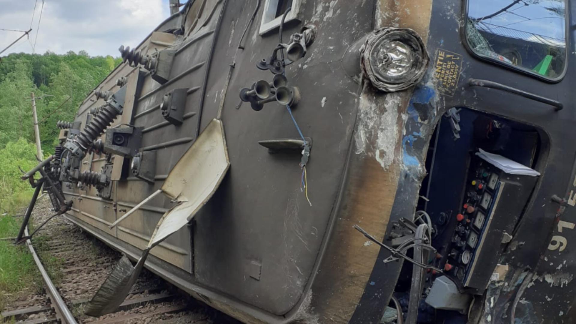 Accident GRAV pe calea ferată, în Hunedoara: O locomotivă a deraiat, iar mecanicul a ajuns la spital - TRAFIC blocat, TRENURI afectate