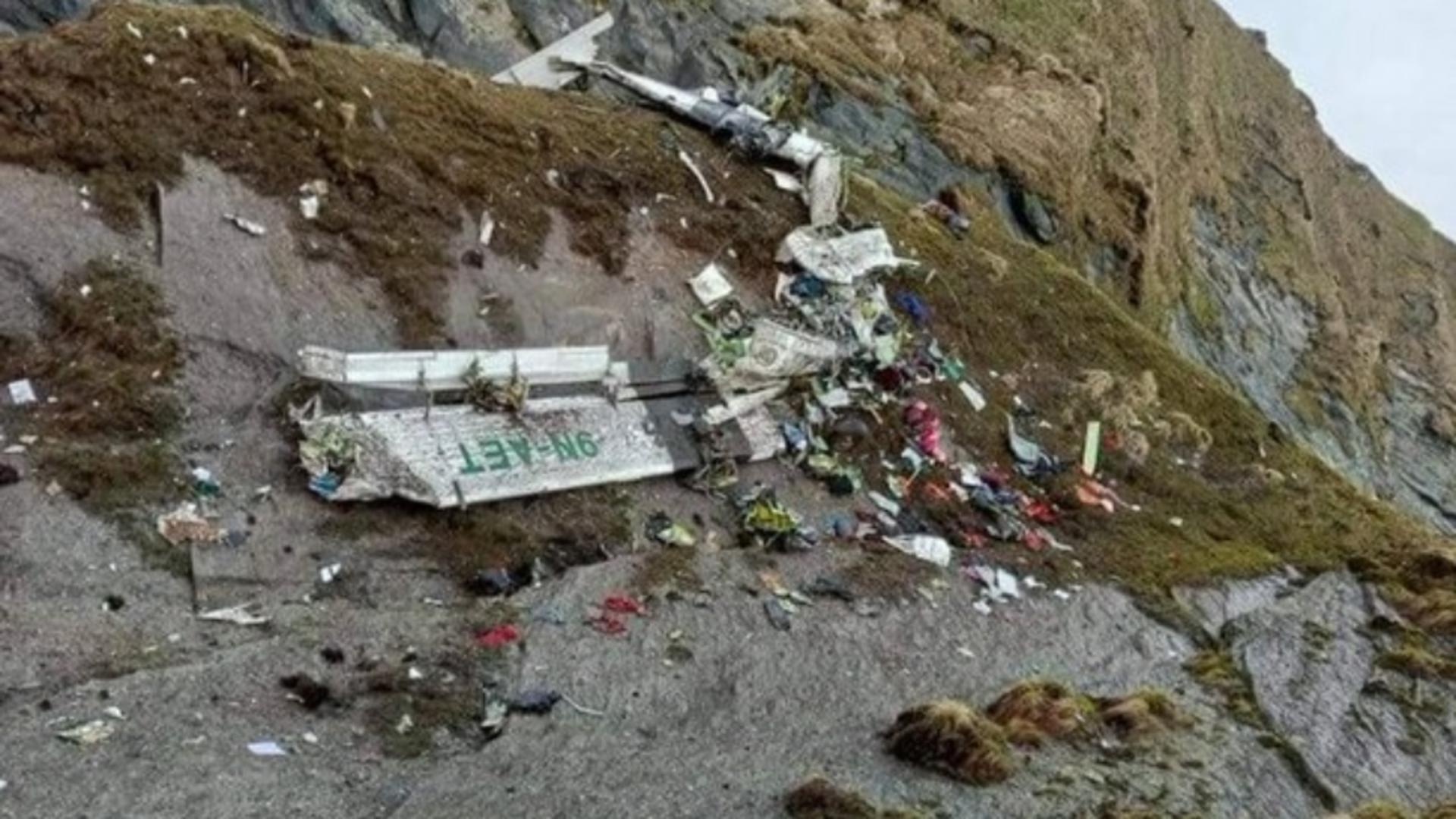Epava avionului dispărut în Nepal a fost găsită
