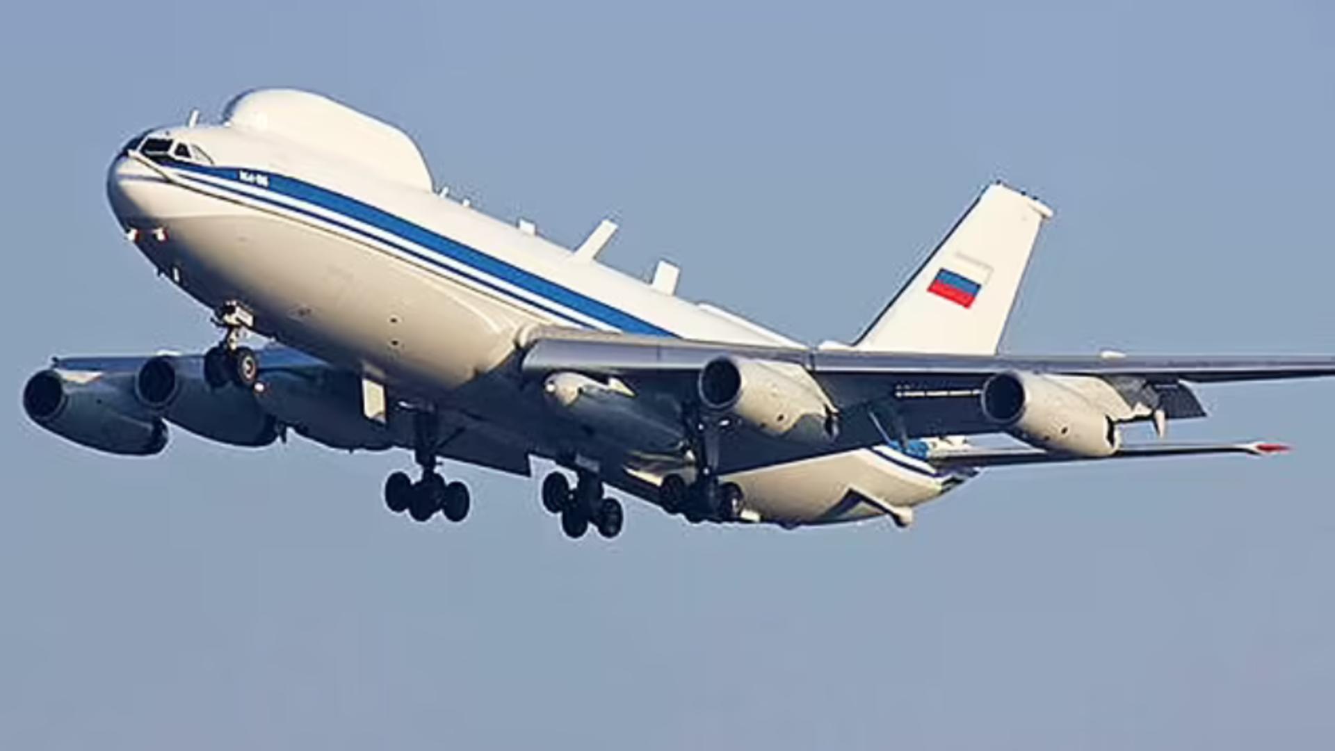 Avionul NUCLEAR al lui Putin a fost văzut în zbor - Gigantul din epoca sovietică a trecut deasupra Moscovei