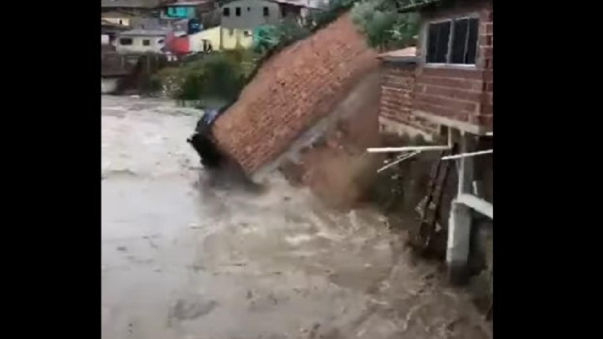 Inundații devastatoare în Brazilia: Cel puțin 56 de oameni UCIȘI de ploile torențiale - Imagini terifiante cu case înghițite de ape