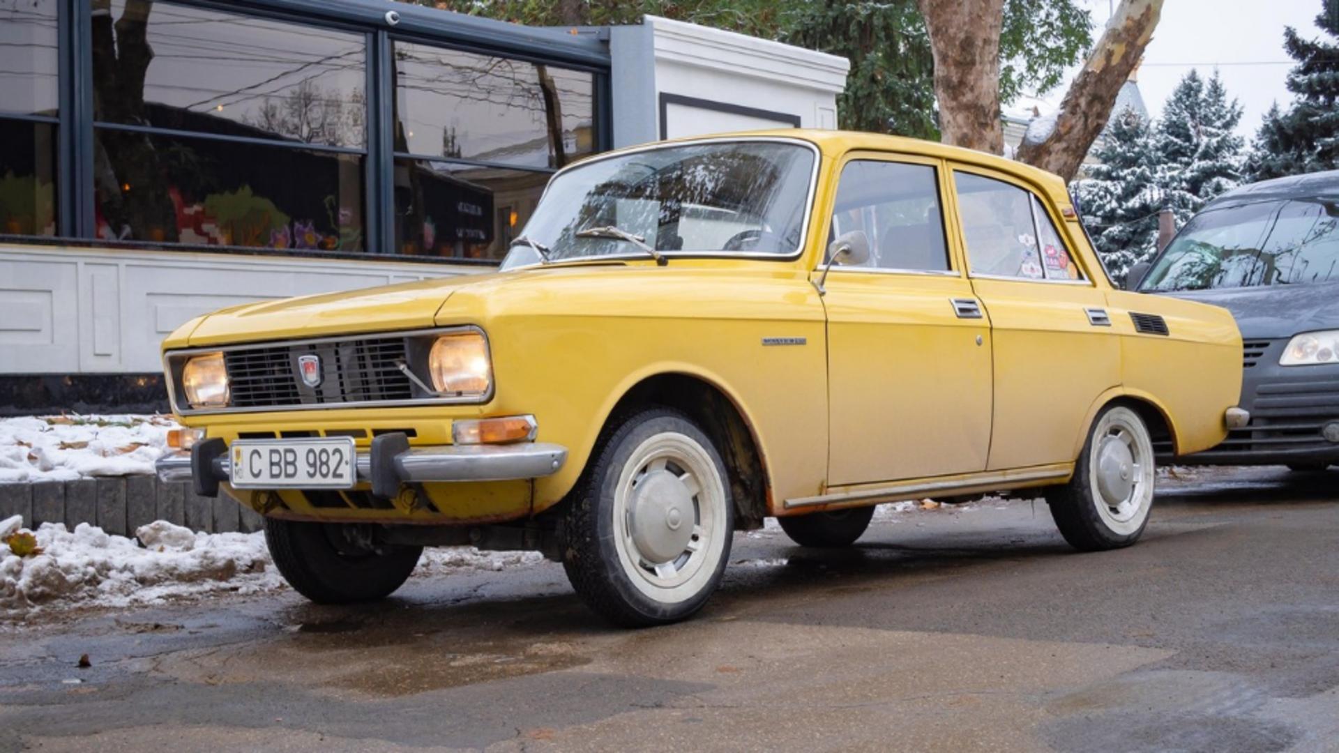 din cauză că pleacă Renault, rușii scot de la naftalină Moskvich-ul. Foto/Profimedia