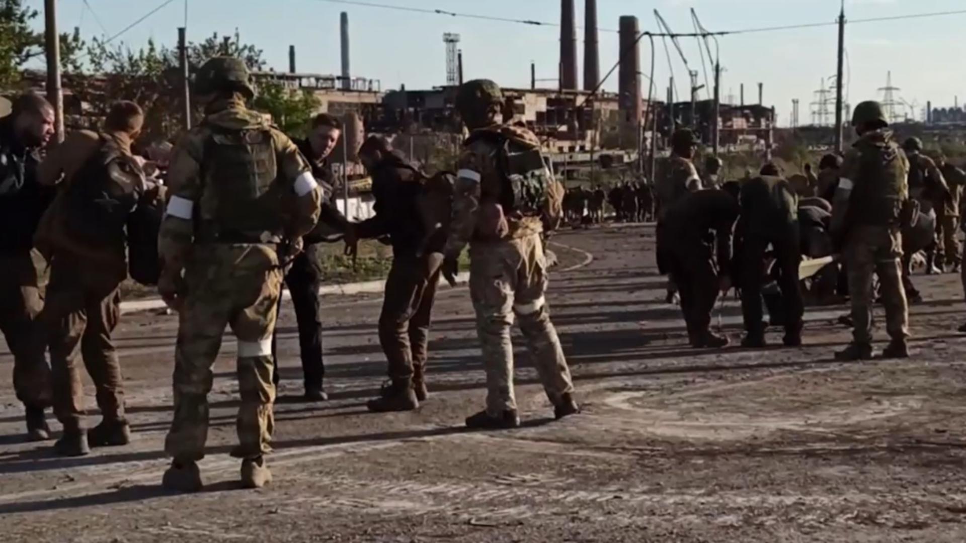 Război Ucraina. Rusia anunță că s-au predat 2.000 dintre „apărătorii Mariupol”. BLOCADA continuă la Azovstal