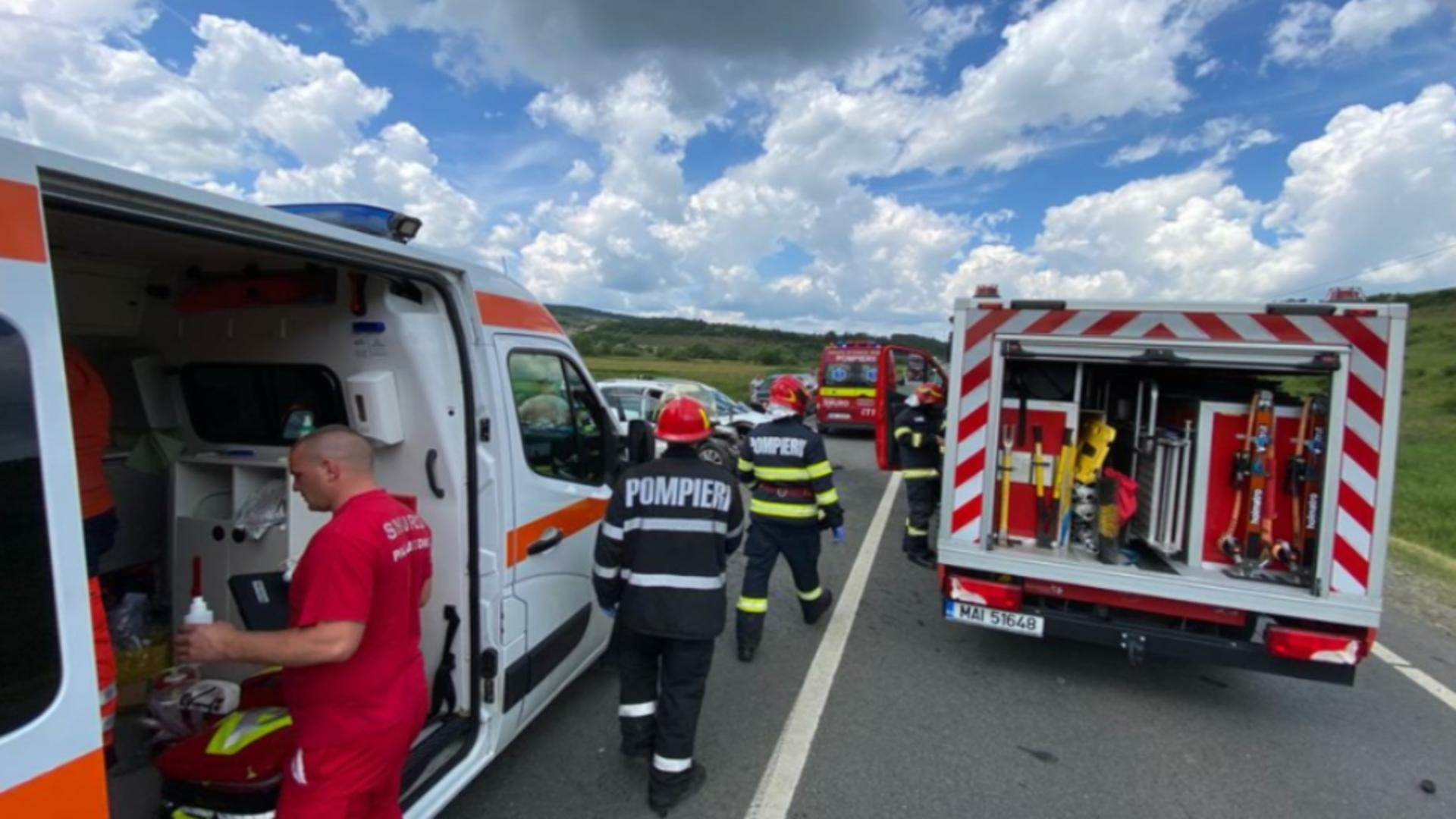 Carambol cu 3 mașini pe DN1F Cluj-Zalău! Două persoane au ajuns la spital: trafic COMPLET BLOCAT - FOTO