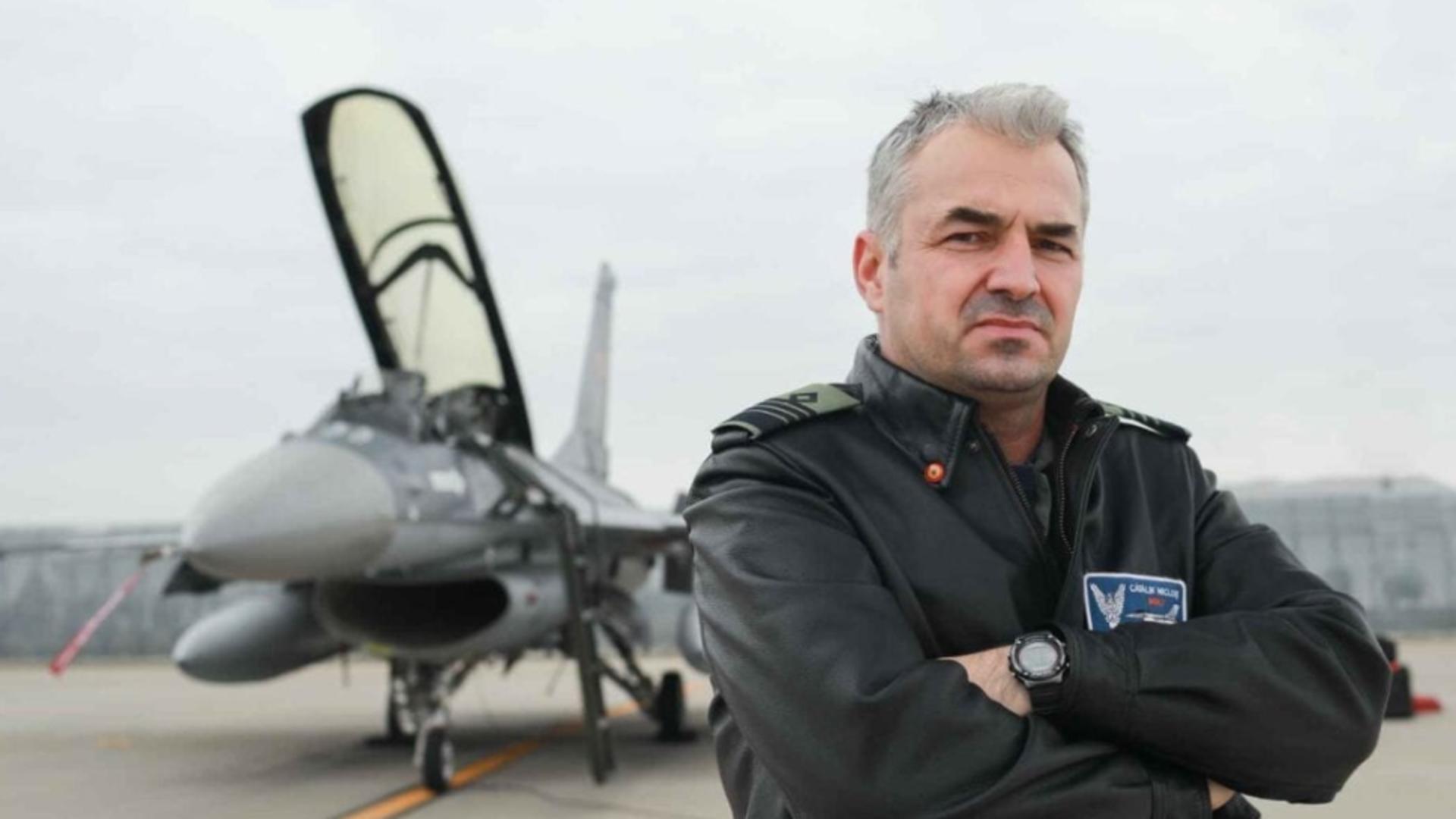 Comandorul Cătălin Micloș, comandantul Bazei Aeriene 86 Borcea