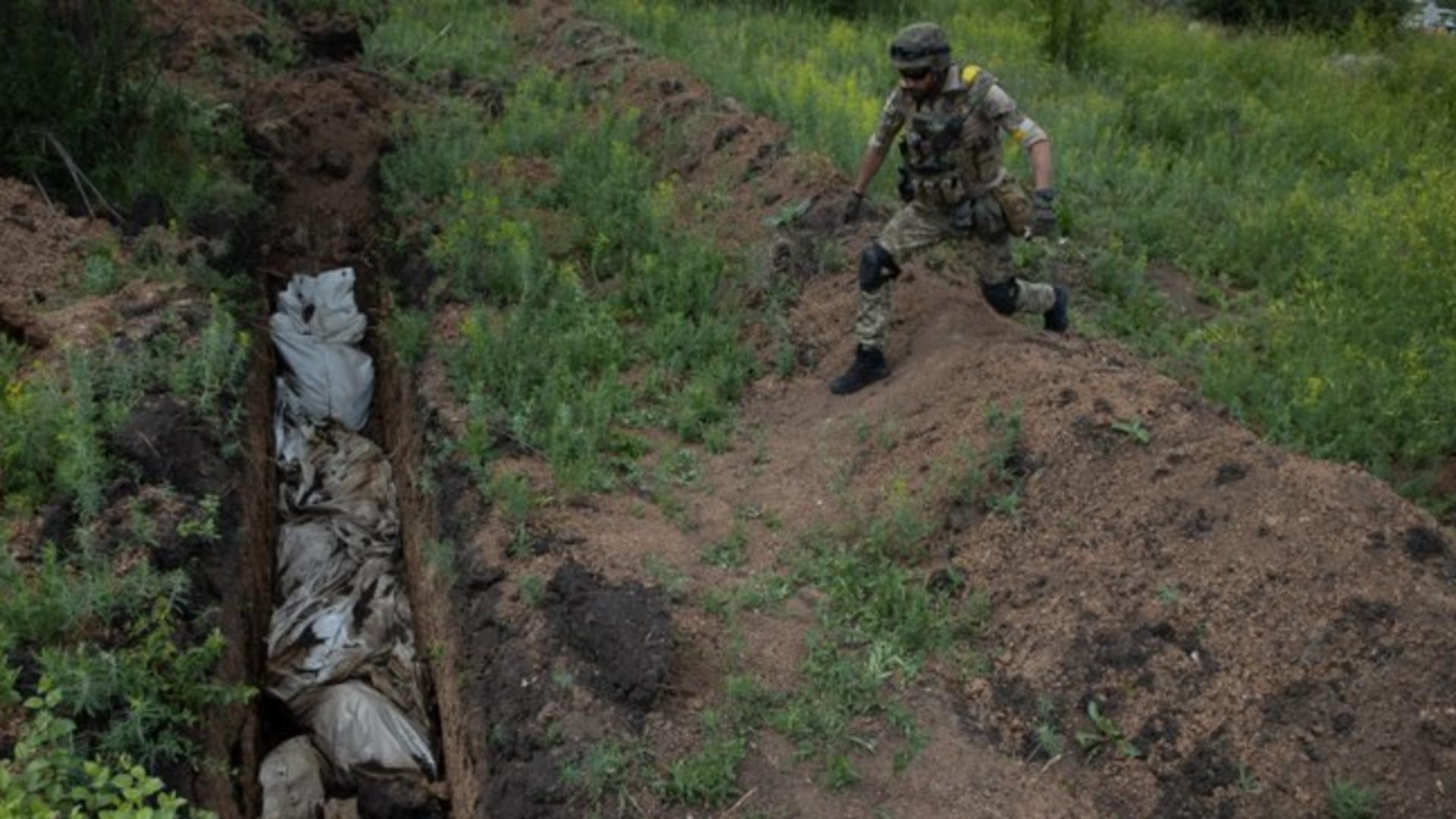 Război în Ucraina. O nouă groapă comună în zona râvnită de RUȘI - Cadavre în pungi descoperite lângă Severodonețk