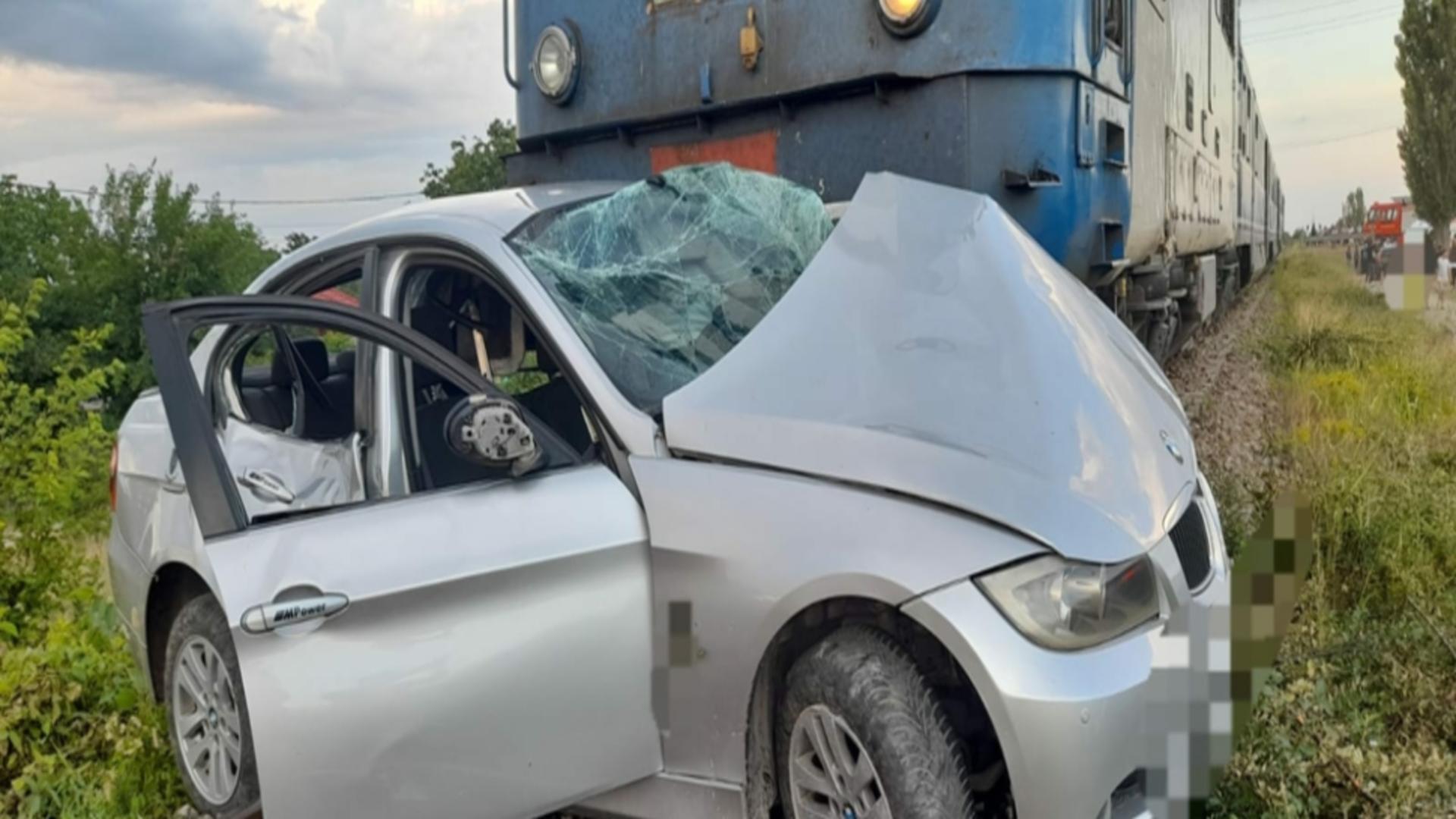 Accident feroviar, în Ialomița: mașină lovită de tren - două victime
