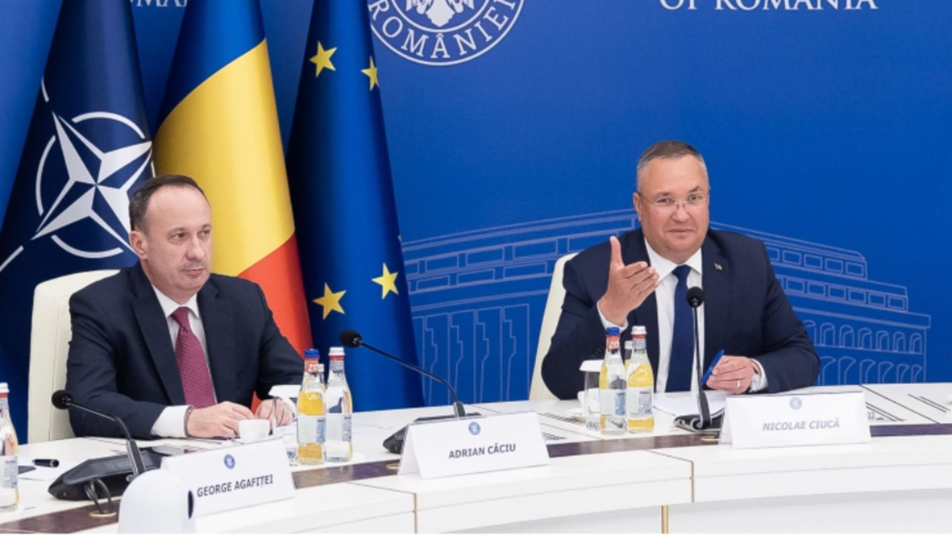 Premierul Nicolae Ciucă și ministrul Finanțelor, Adrian Câciu, la întâlnirea cu FMI