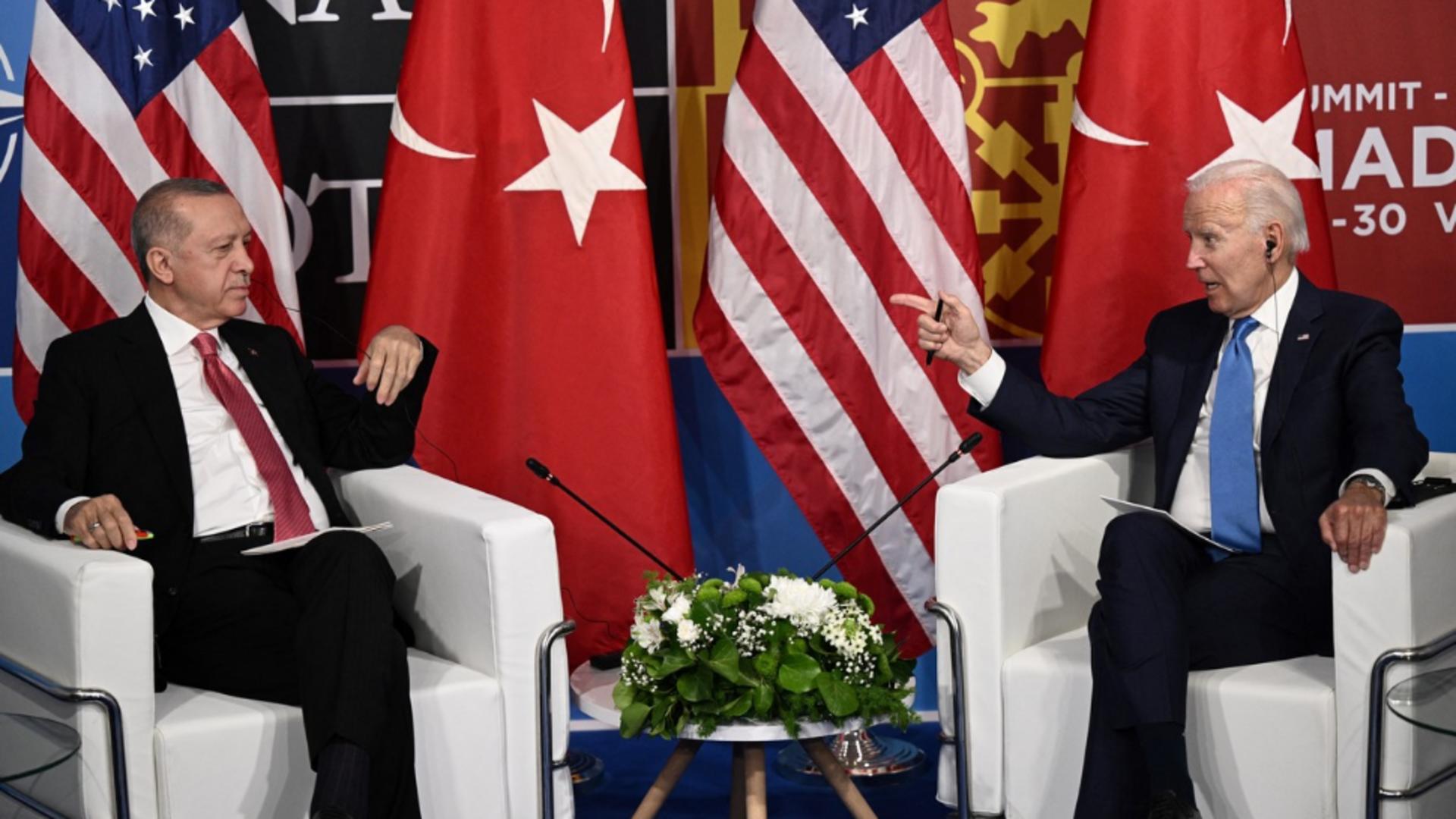 Președintele Erdogan și Joe Biden la summit-ul NATO de la Madrid. Foto/Profimedia