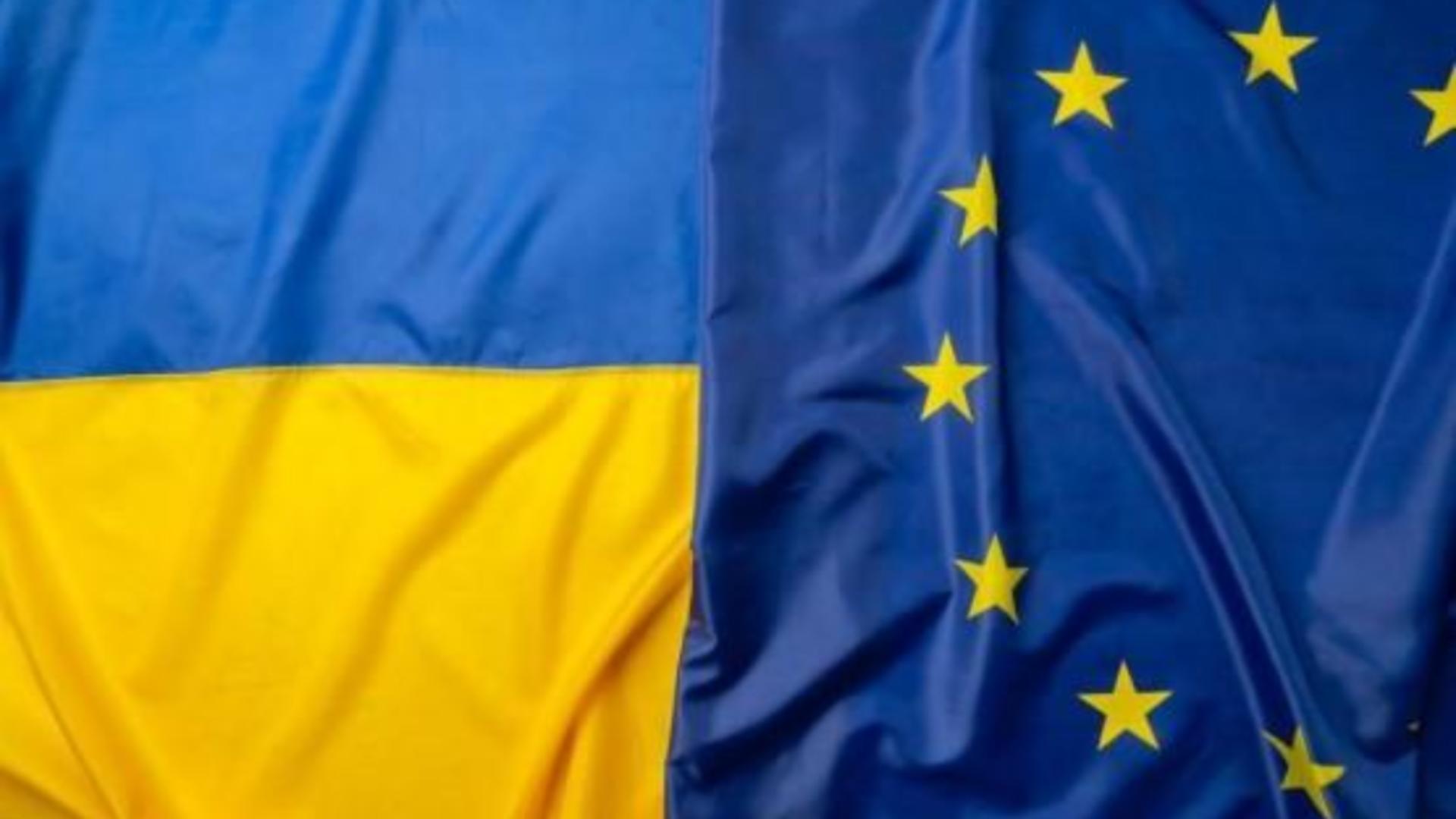 Steagurile Ucrainei și Uniunii Europene