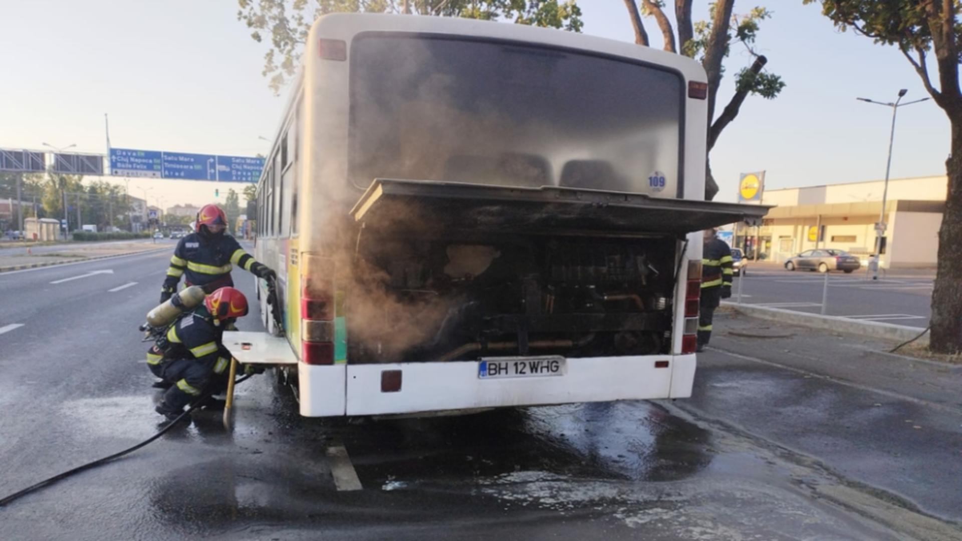 Incendiu la un autobuz cu pasageri, în Oradea 