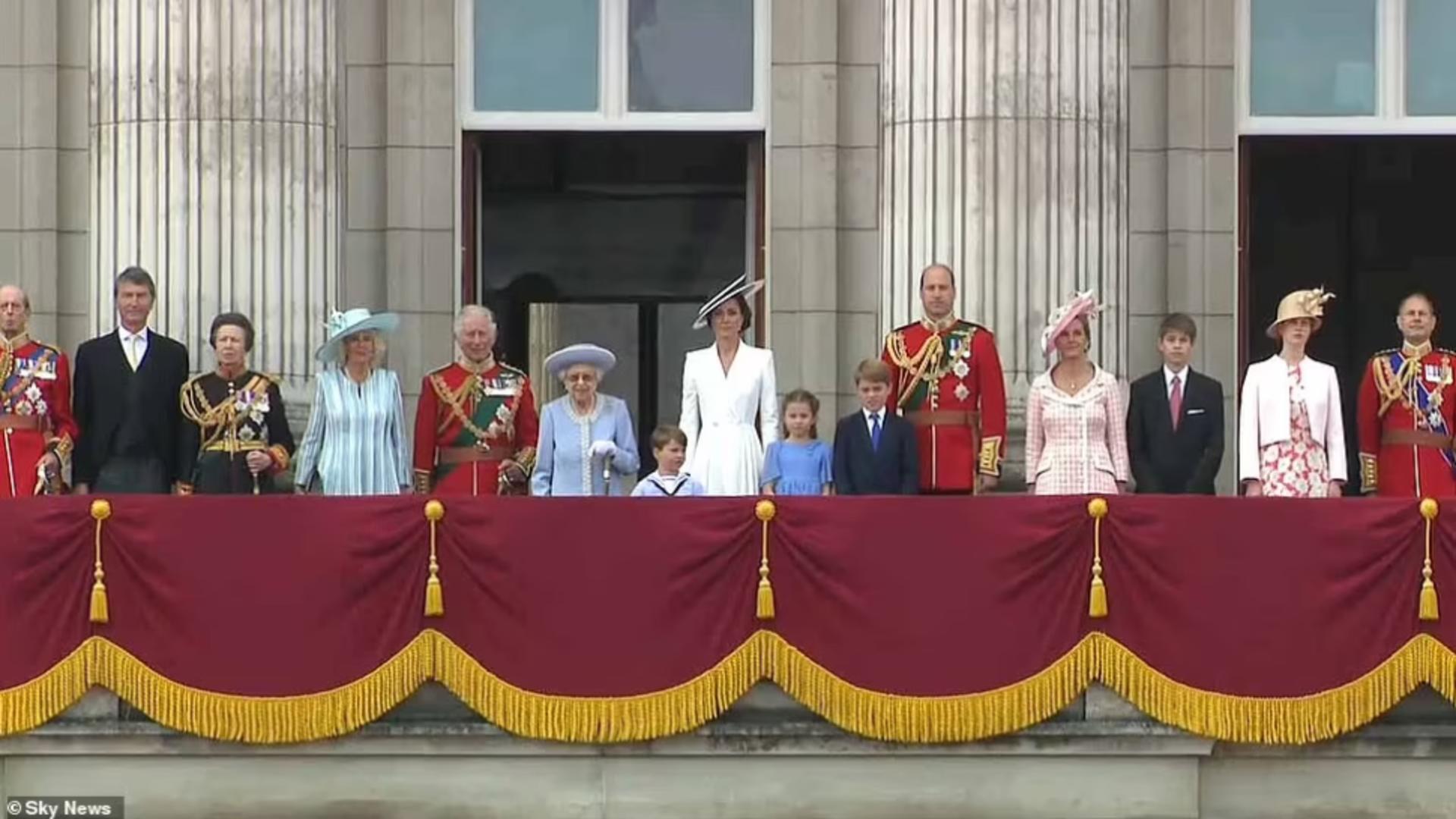 Familia regală (captură video Sky News)
