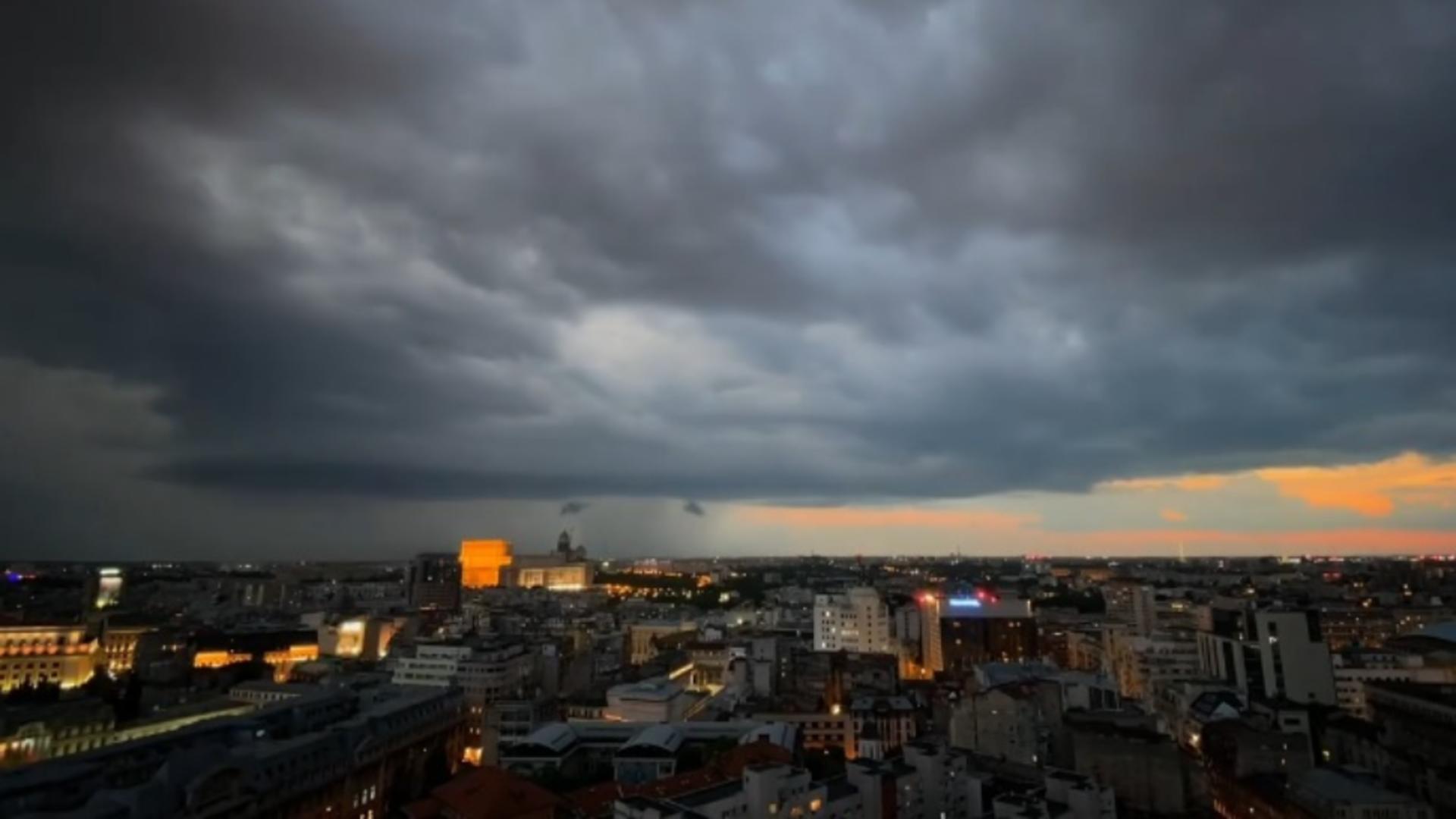 Foto: Furtună București / Foto: Captură video Dan Mihai Balanescu