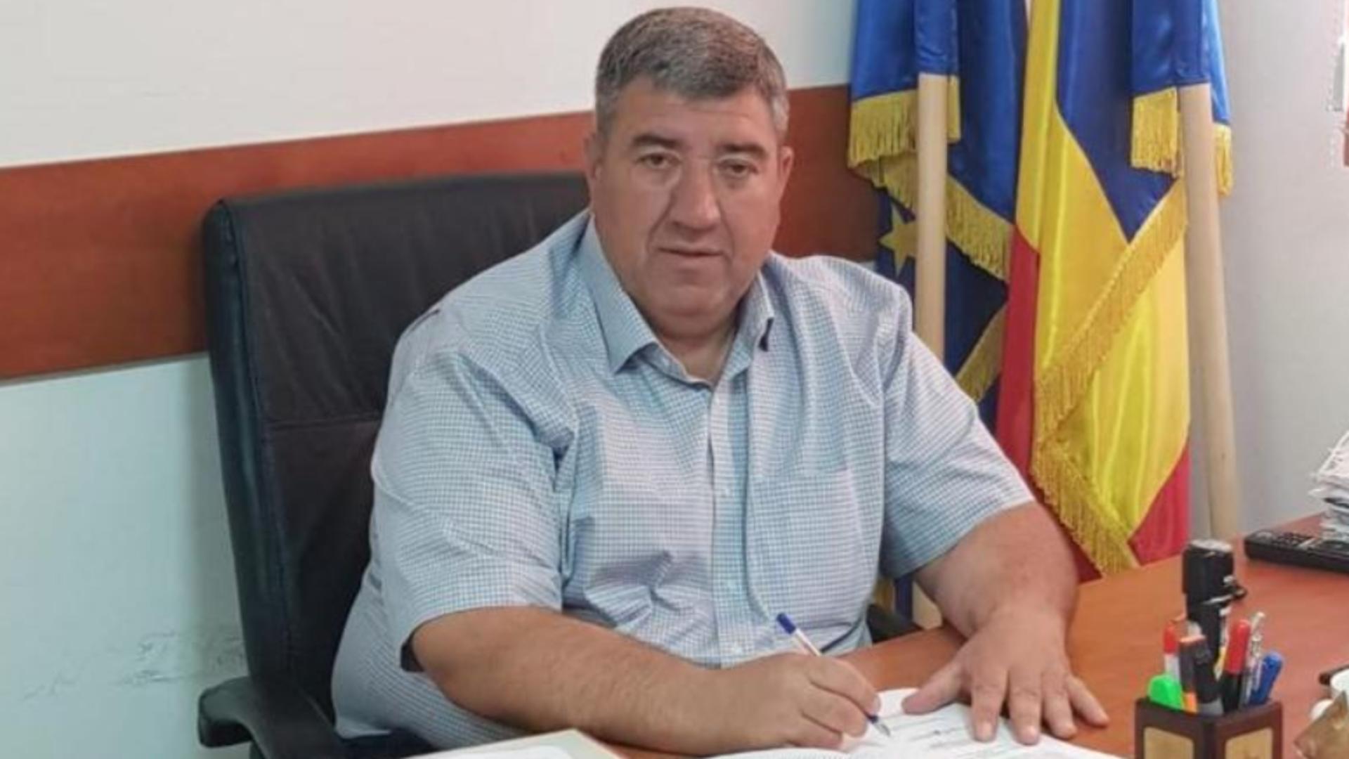 Ionel Robert Ștefan, primarul Ștefăneștii de Jos, trimis în judecată pentru violarea unei fete de 13 ani