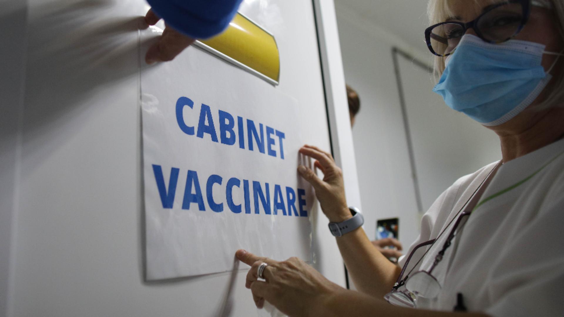 Cabinet vaccinare / Inquam Photos/ Octav Ganea