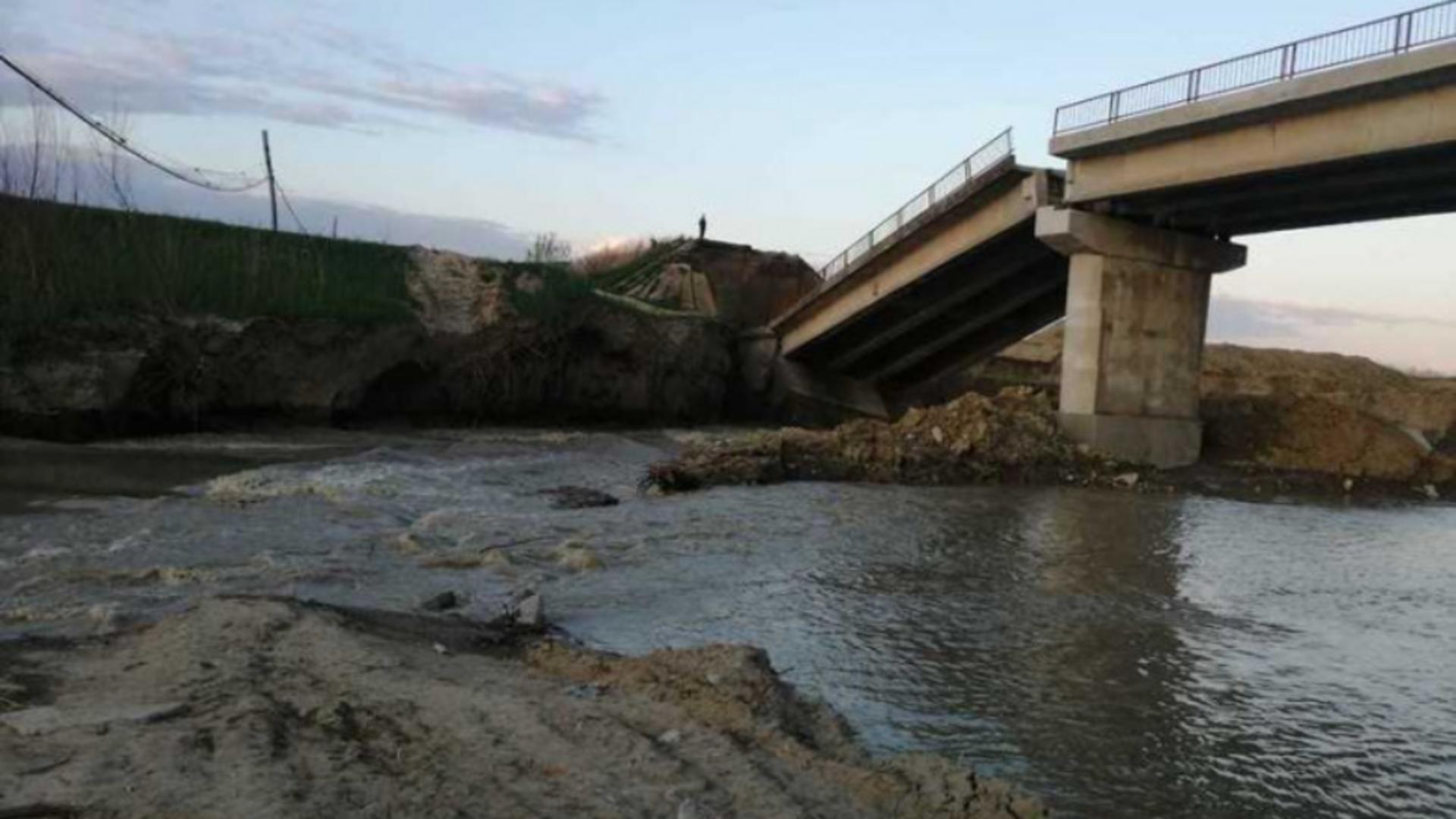 Podul fusese inaugurat acum 6 luni. Foto/IPJ Vrancea