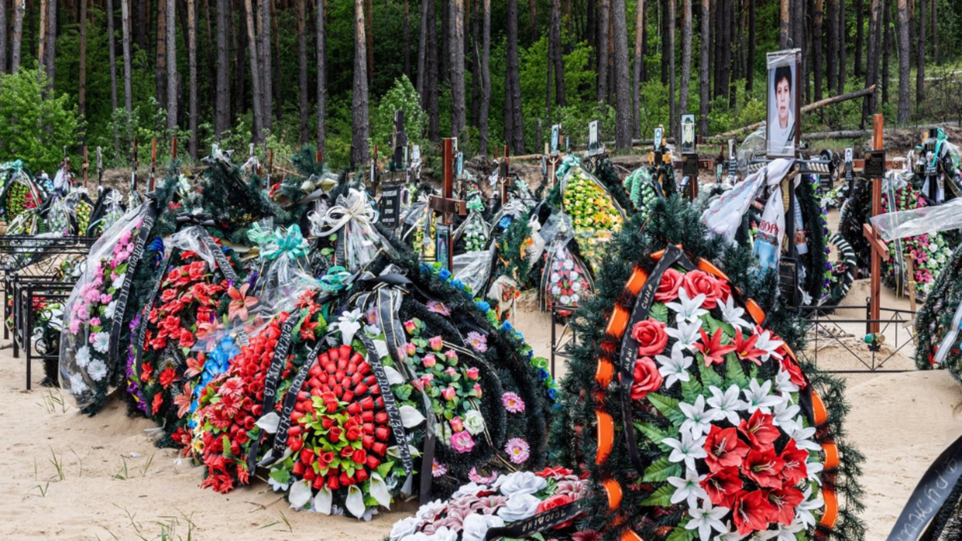 Război Ucraina. Cimitir în Bucha după atrocitățile rușilor Foto: Profi Media
