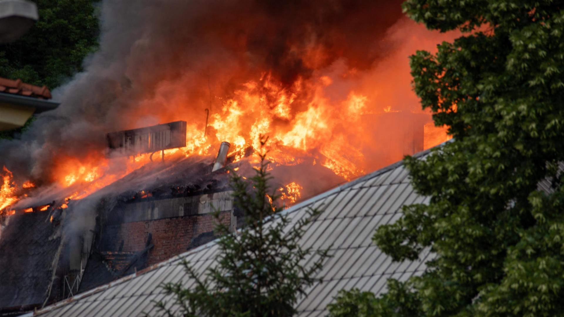 Incendiu devastator la un azil de bolnavi / Foto: Profi Media