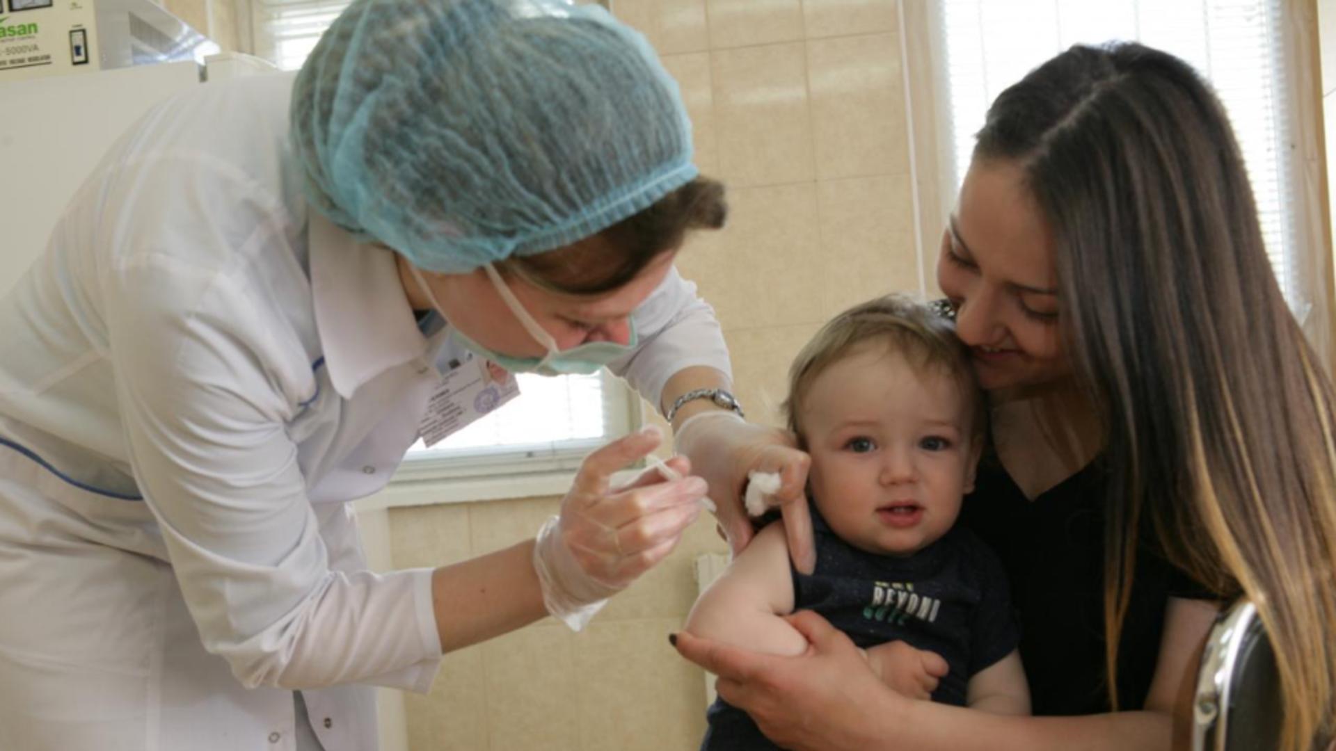 Vaccinarea copiilor în România, în colaps!