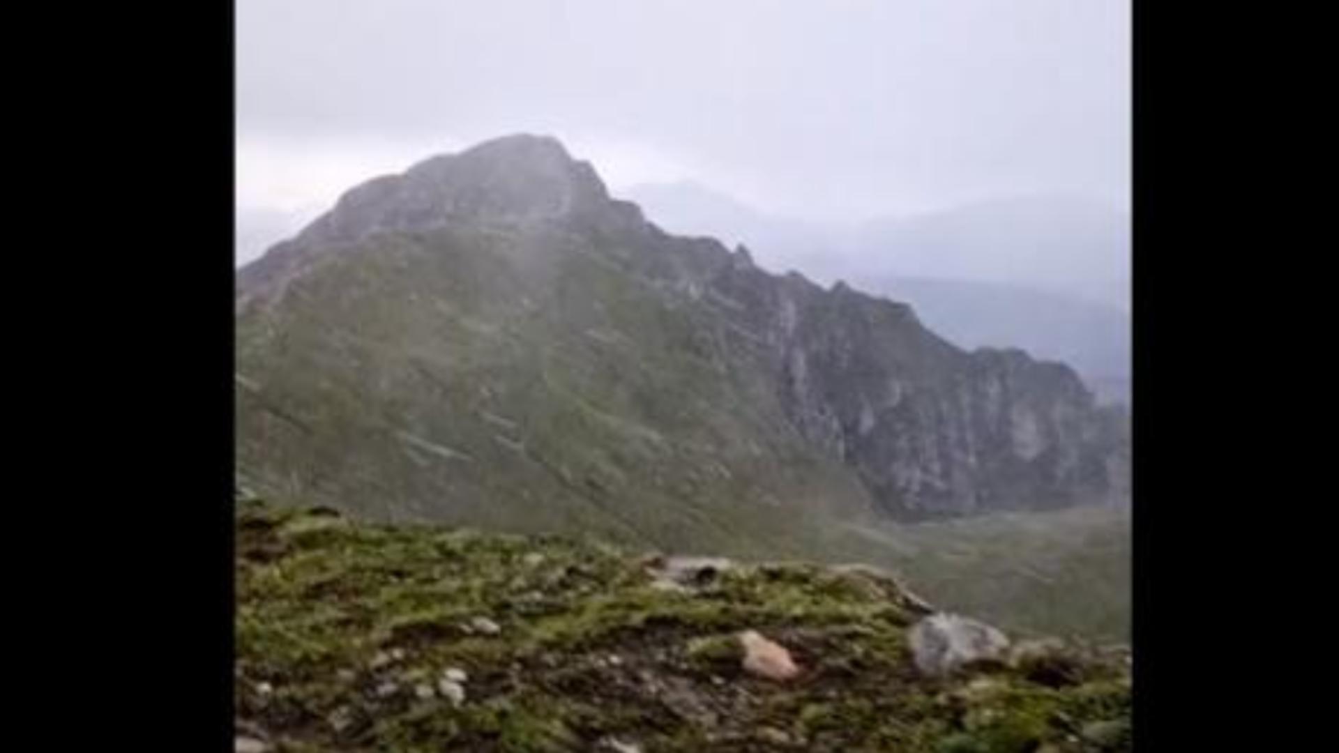 Ninsoare în munții Bucegi în luna iulie - Imagini impresionante la Babele și spre Vârfu Omu