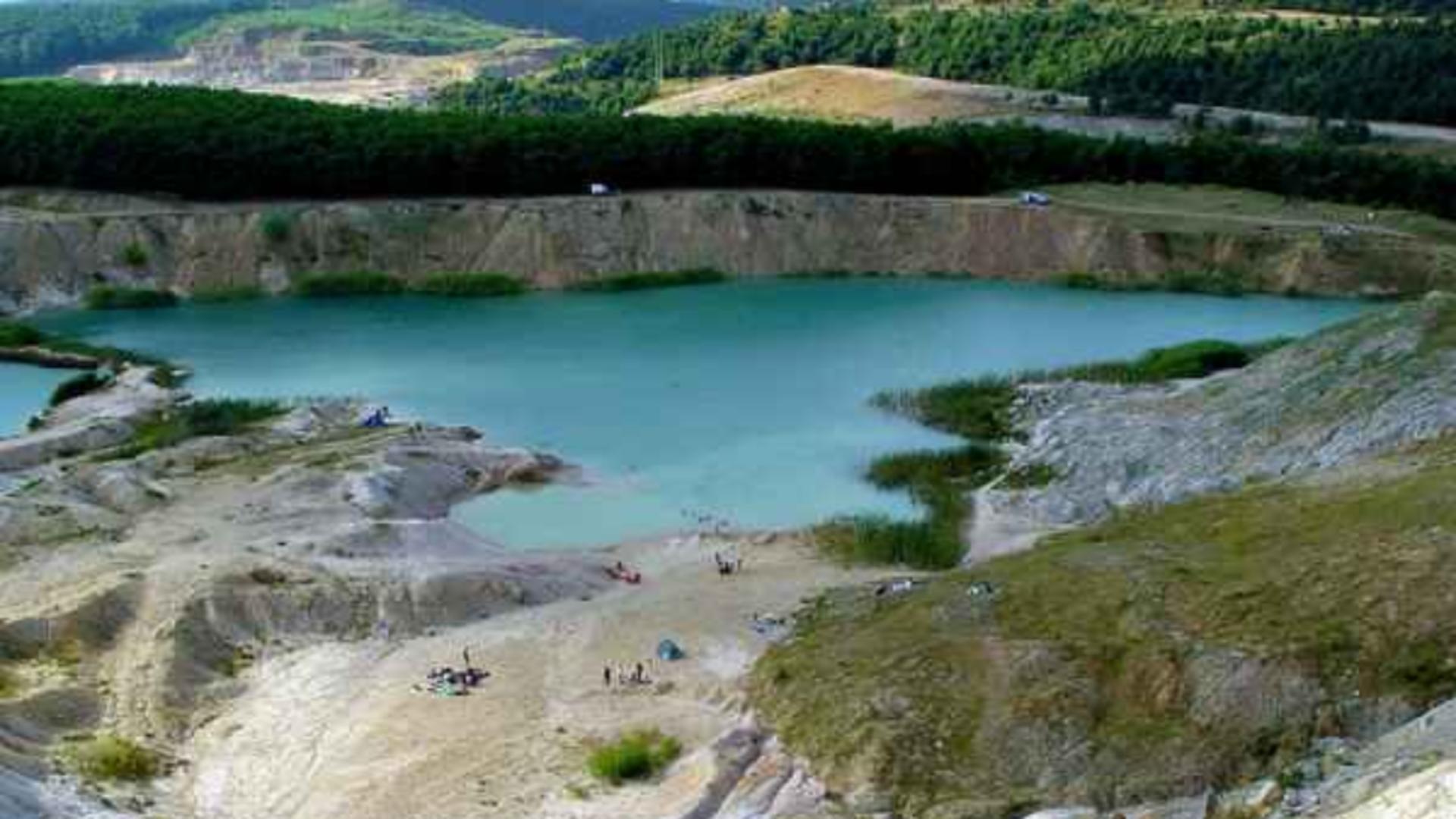 Lacul ”Laguna Albastră”