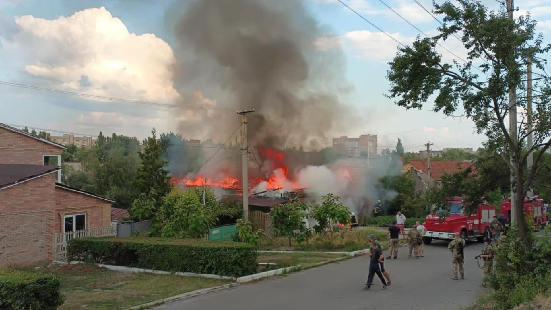 Bakhmut, sub foc rusesc! Cel puțin 3 morți și 3 răniți. 6 clădiri de apartamente și 6 clădiri private au fost avariate
