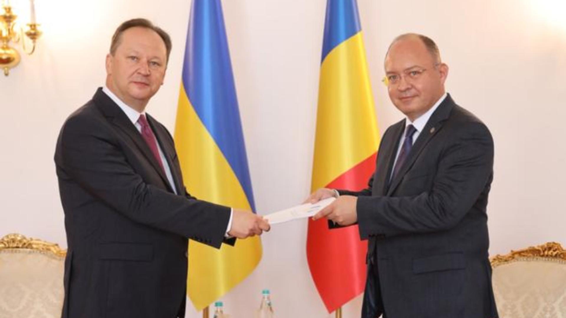 Bogdan Aurescu și ambasadorului agreat al Ucrainei, Ihor Prokopchuk/ Foto: Twitter Aurescu