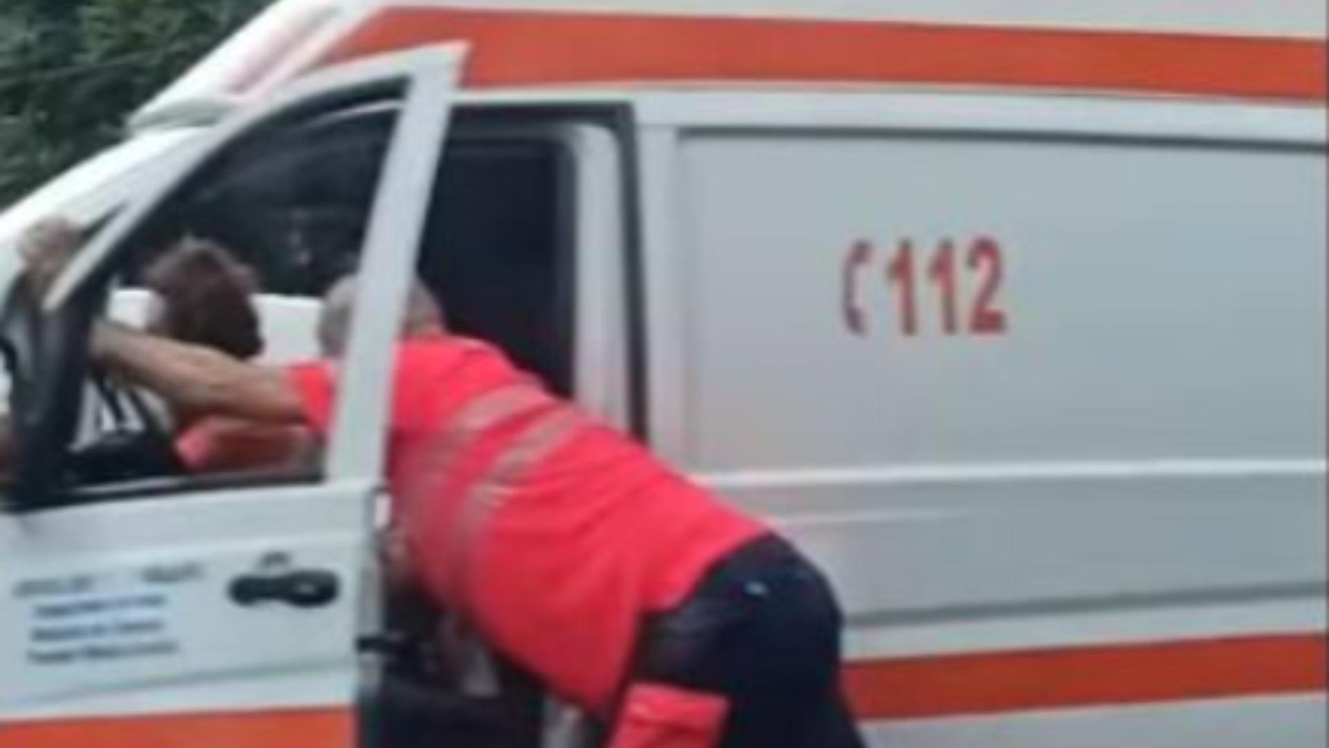 Ambulanță stricată - Captură video Ziarul Atitudinea de Neamț