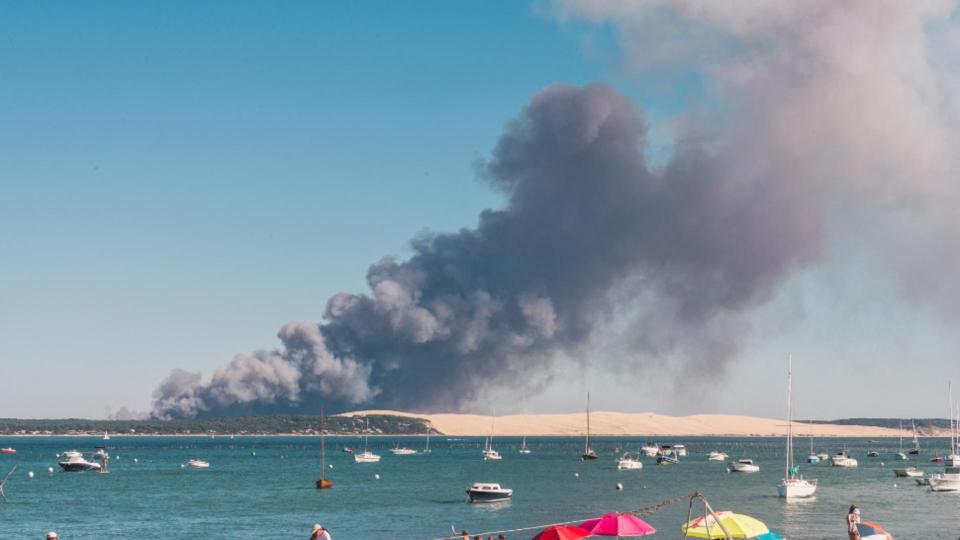 Incendii violente în Franța / Foto: Profi Media