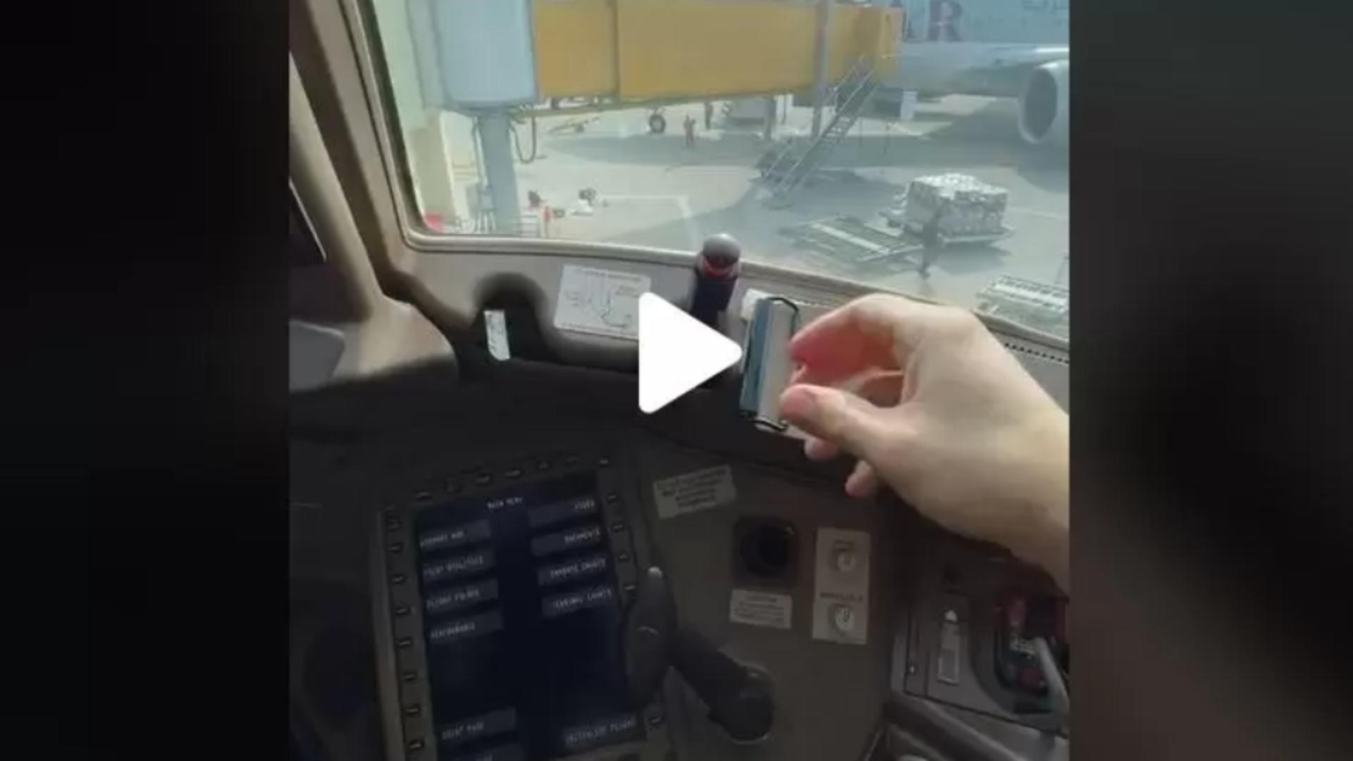 VIDEO – Cum se deschide fereastra din cabina pilotului – Secretul pe care cei mai mulți pasageri nu-l știu