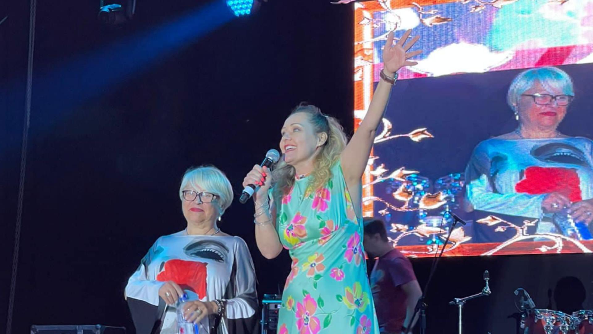 Elena Lasconi si Mirabela Dauer, la un concert organizat la Câmpulung Muscel