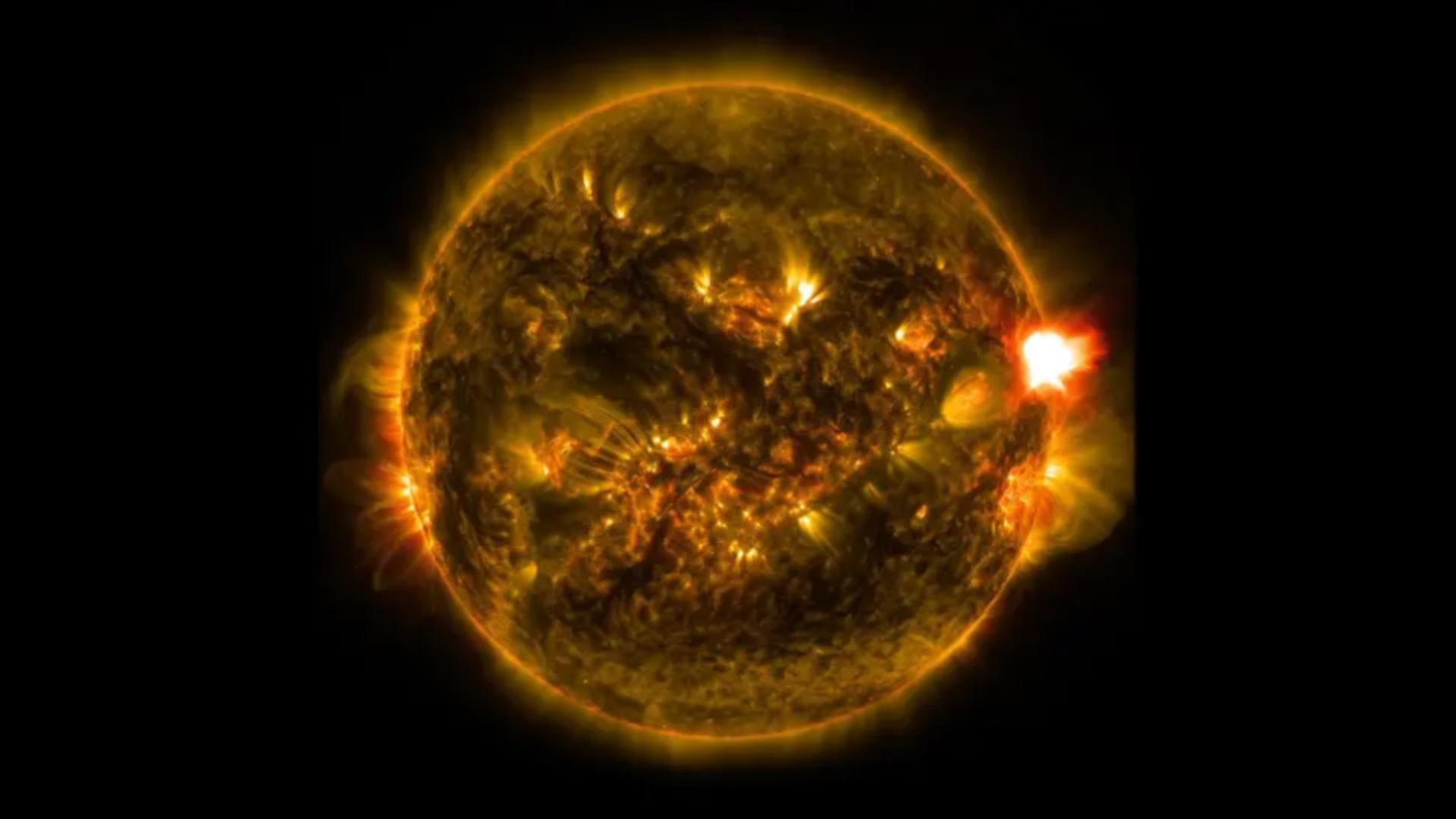 Explozie solară (în dreapta imagini) (foto: NASA/Solar Dynamics Observatory)