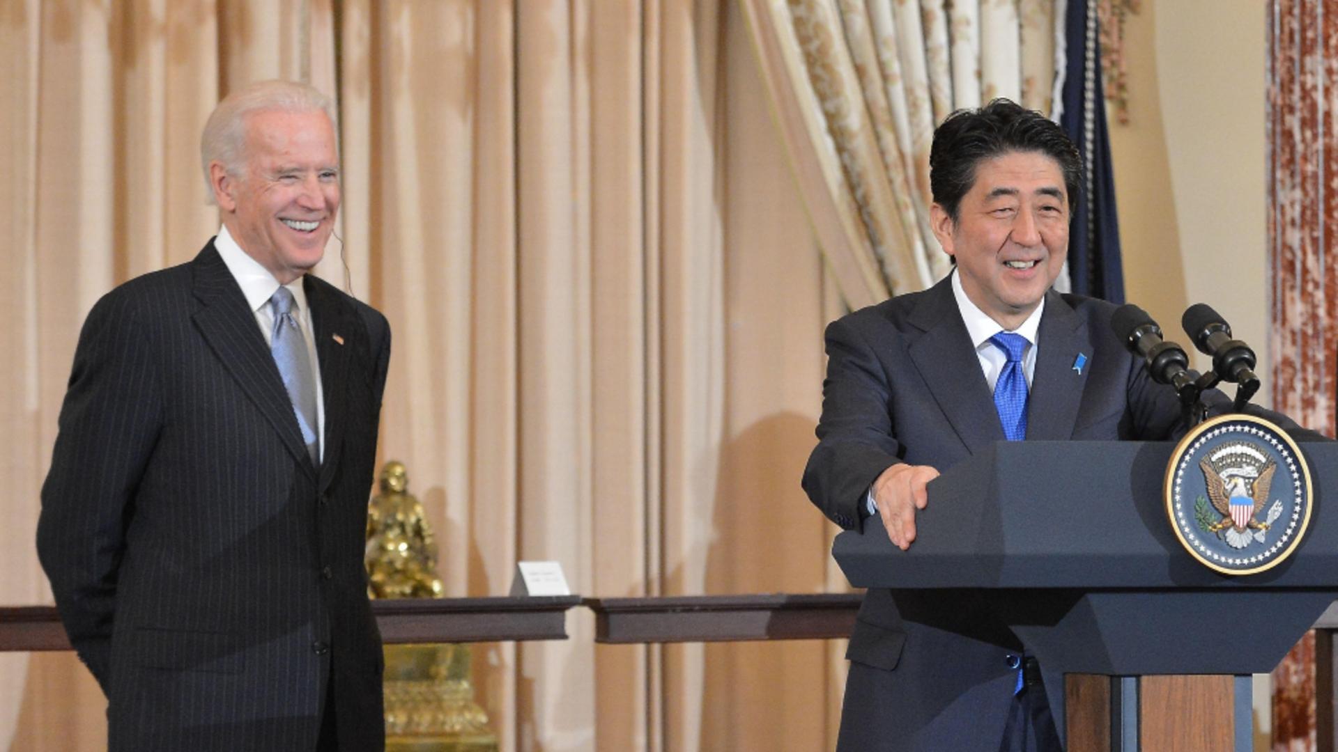 Joe Biden și Shinzo Abe (2015 Profimedia)