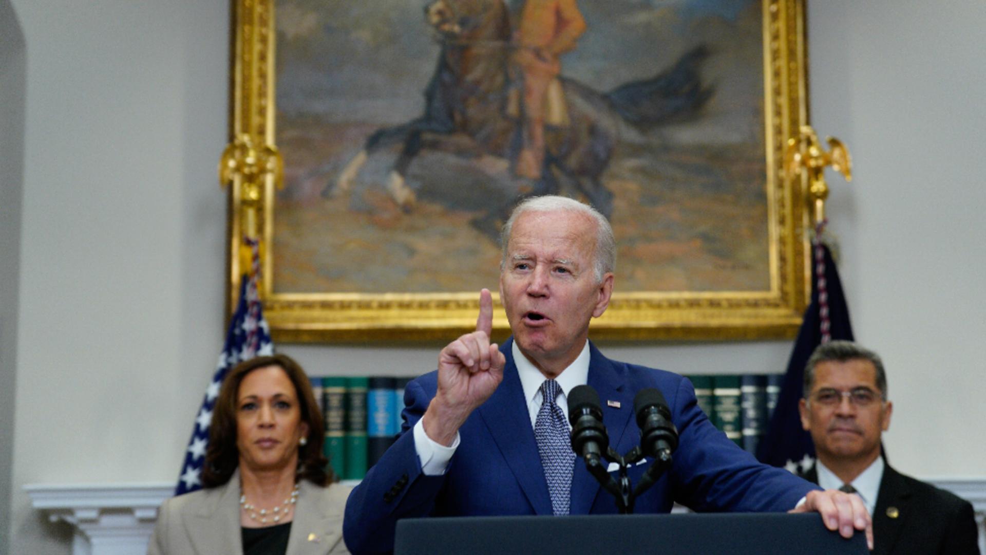 Joe Biden, Kamala Harris și Xavier Becerra (Profimedia)