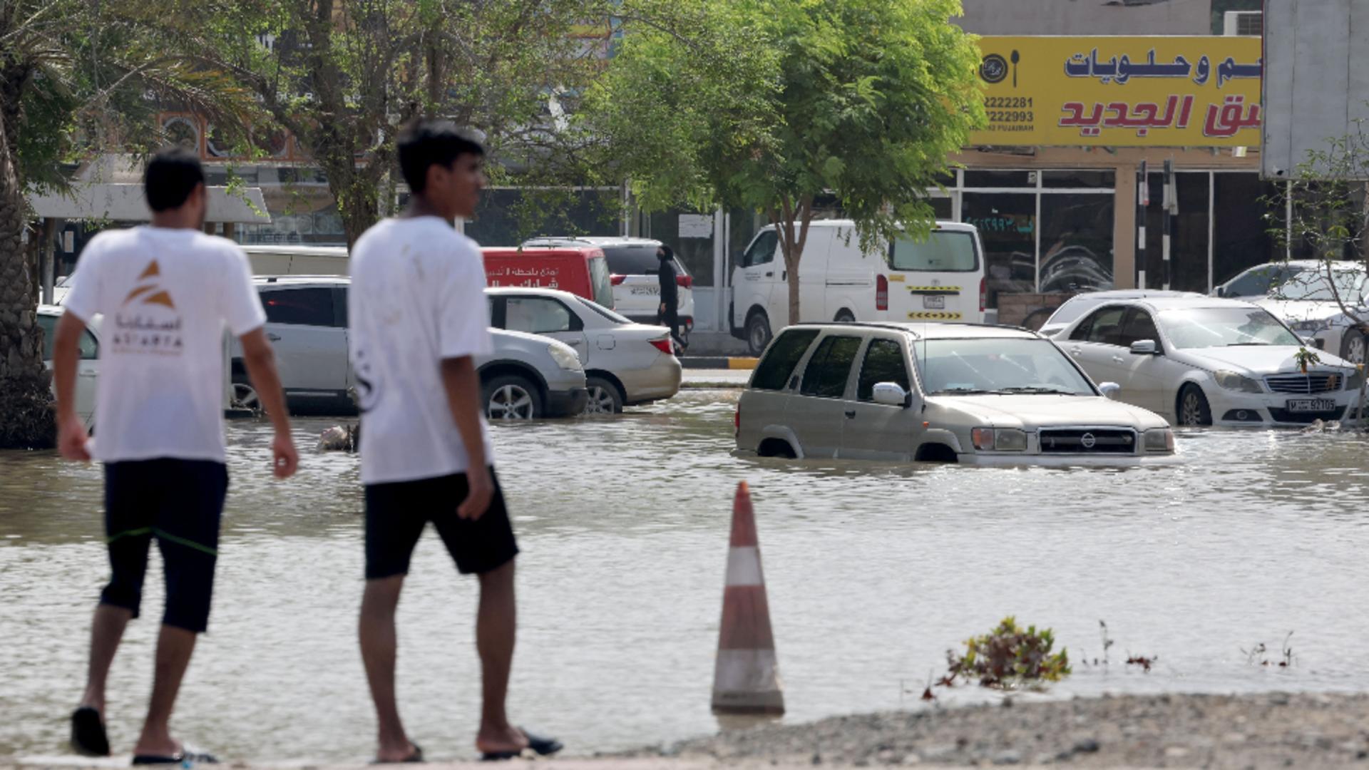 Inundații puternice în EAU. Sursa foto: Profi Media