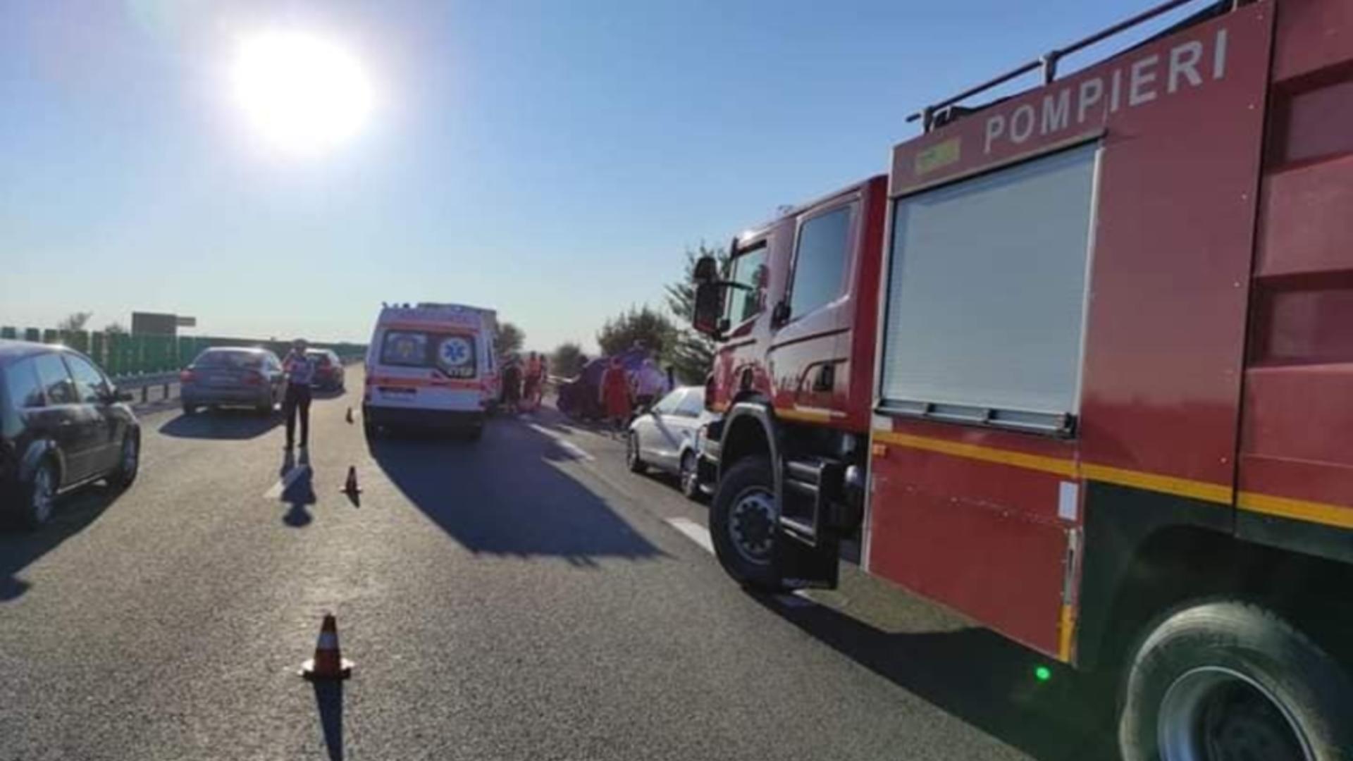 CARAMBOL pe Autostrada Soarelui: 17 persoane implicate, 4 au ajuns la spital -  FOTO