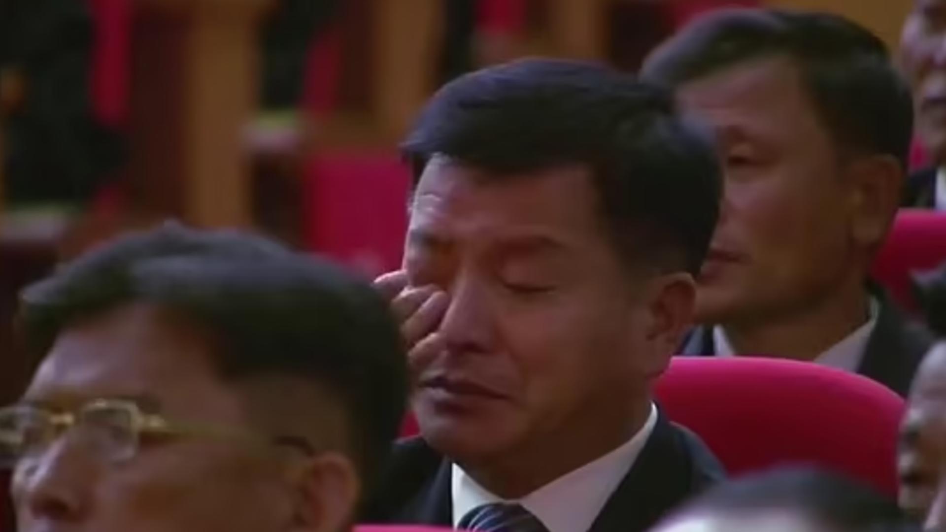 Nord-coreenii, în lacrimi pentru Kim Jong-un - Aplauze furtunoase când anunță că NU mai există COVID-19 în țară