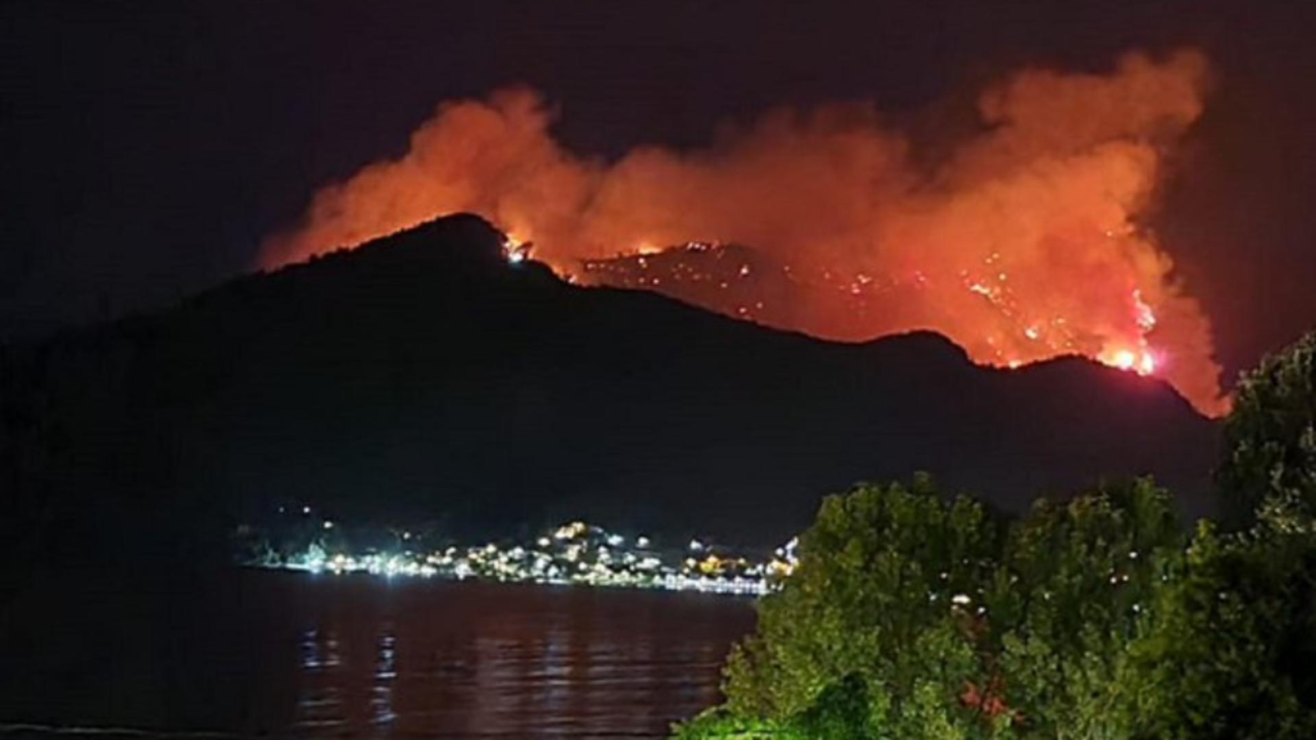 Incendiu puternic în insula Thassos - Clipe de panică pentru turiștii români din Grecia - VIDEO